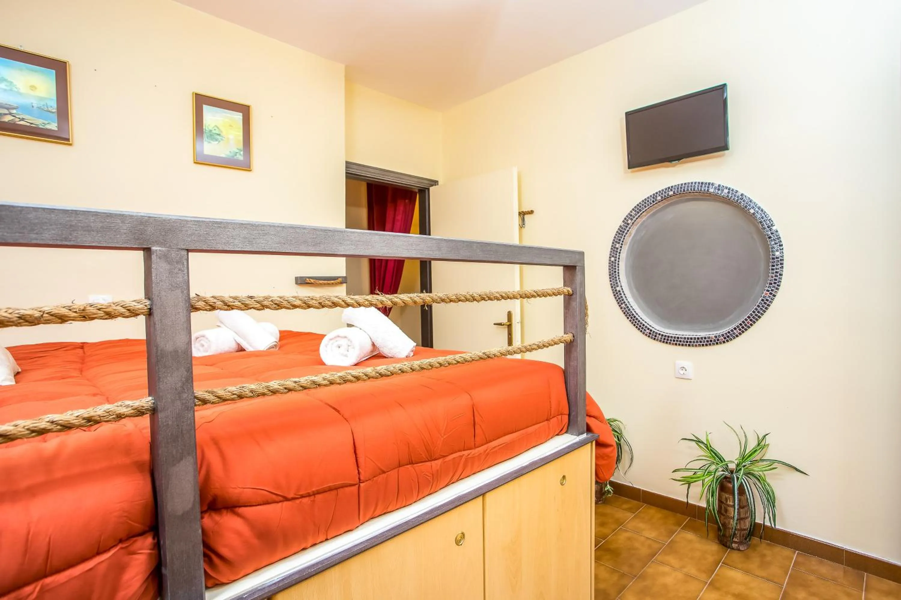 Photo of the whole room, Bed in Takis Hotel Apartments