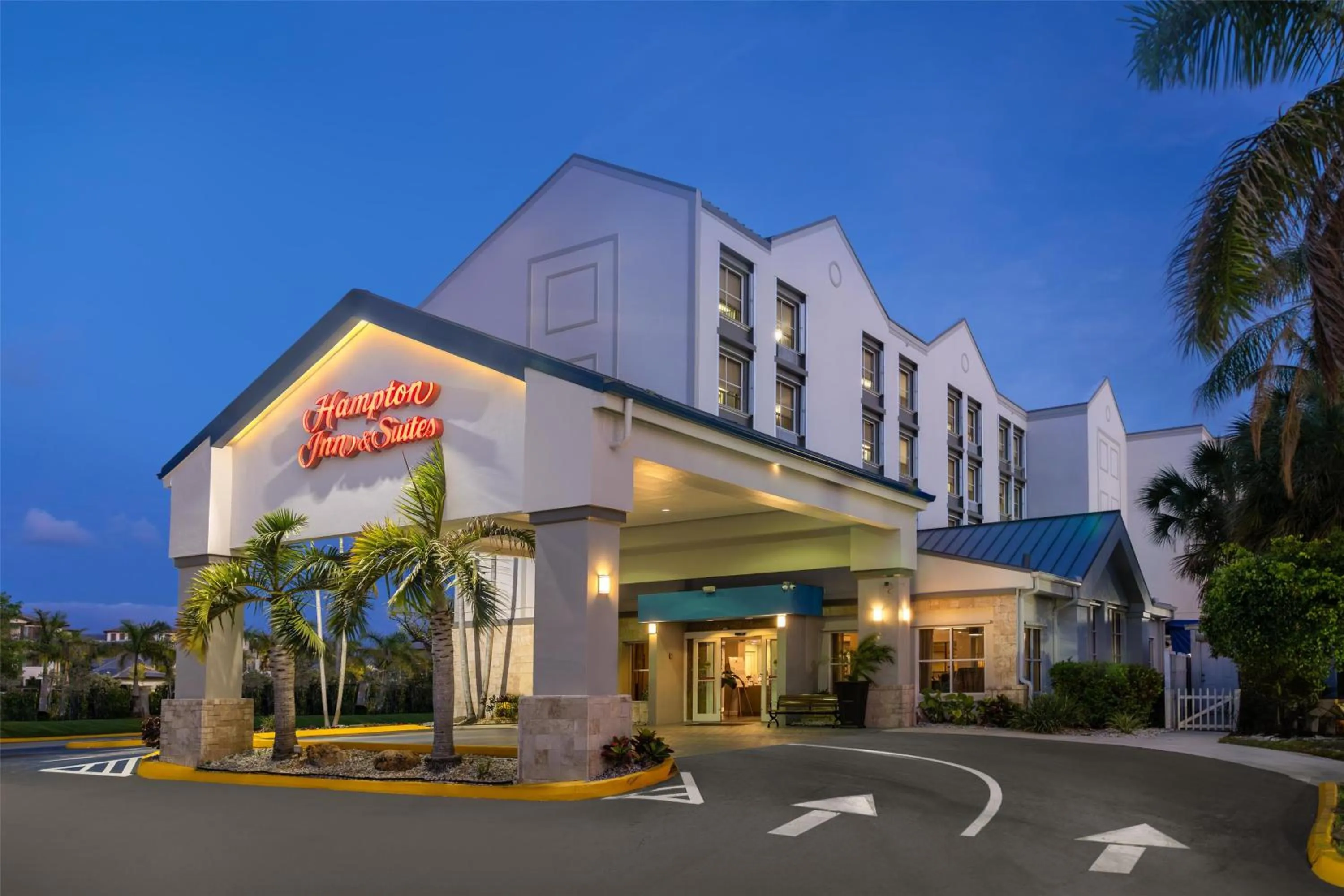 Property building in Hampton Inn & Suites Fort Lauderdale Airport