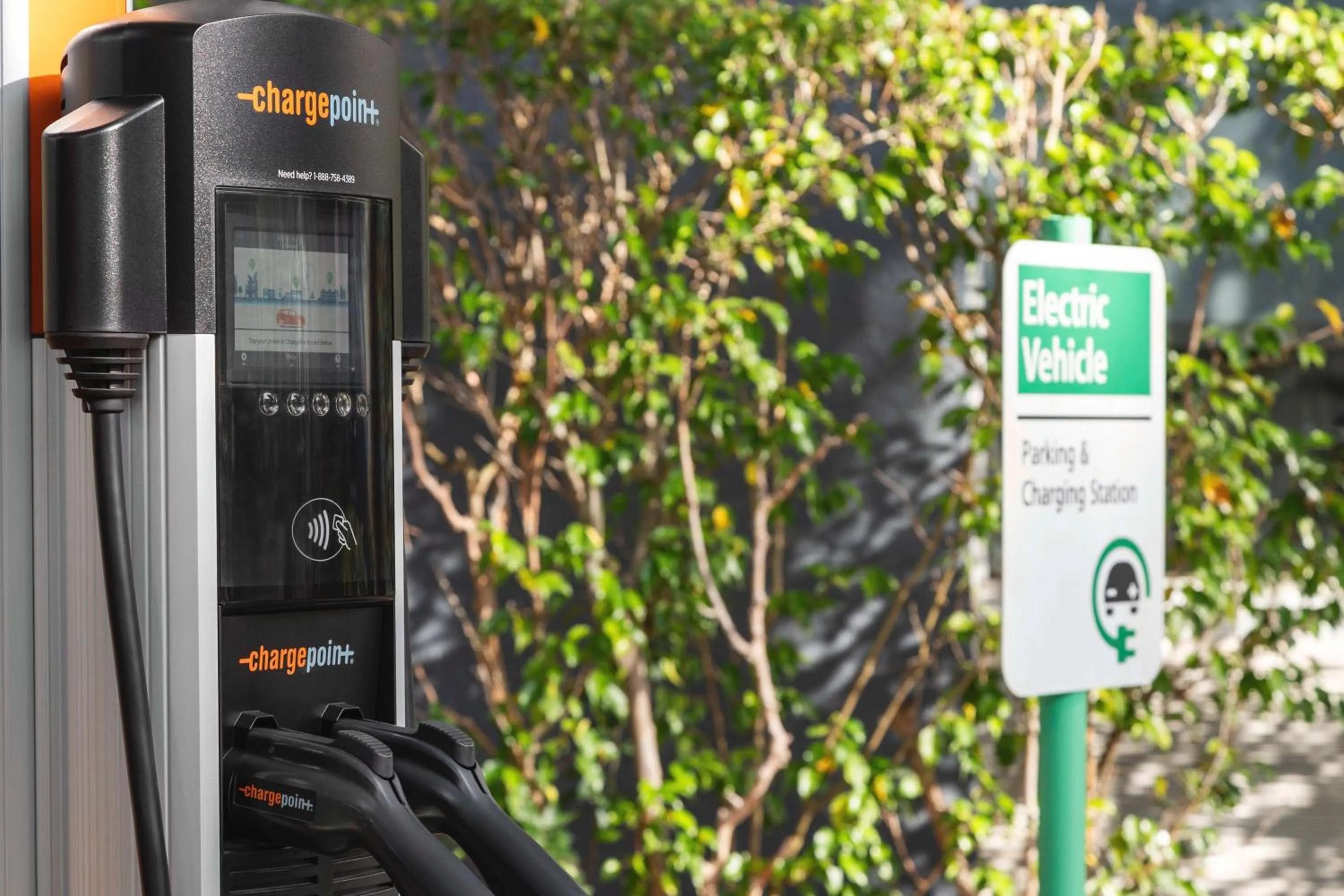 Property building in Hampton Inn Pembroke Pines