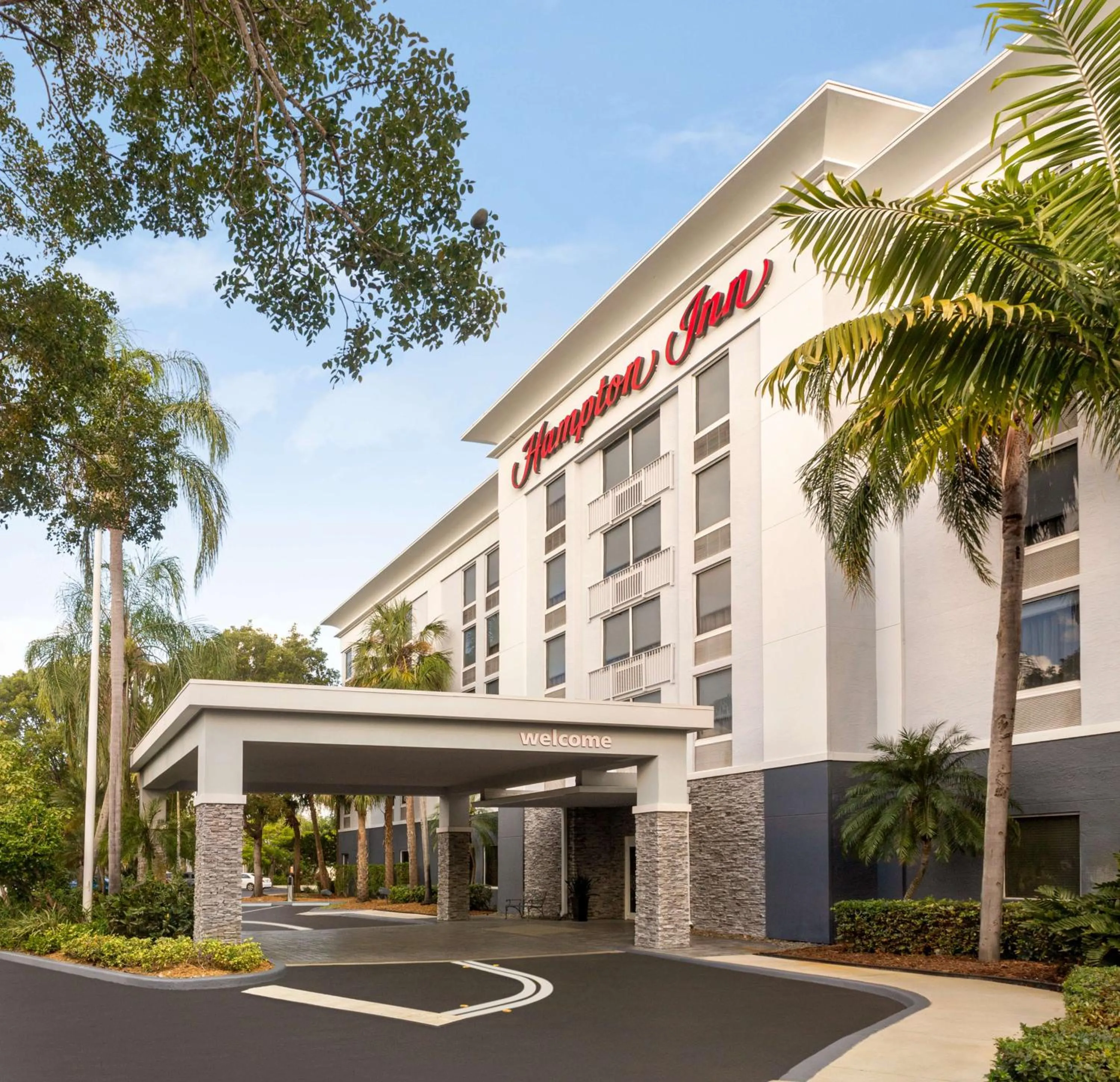 Property building in Hampton Inn Pembroke Pines