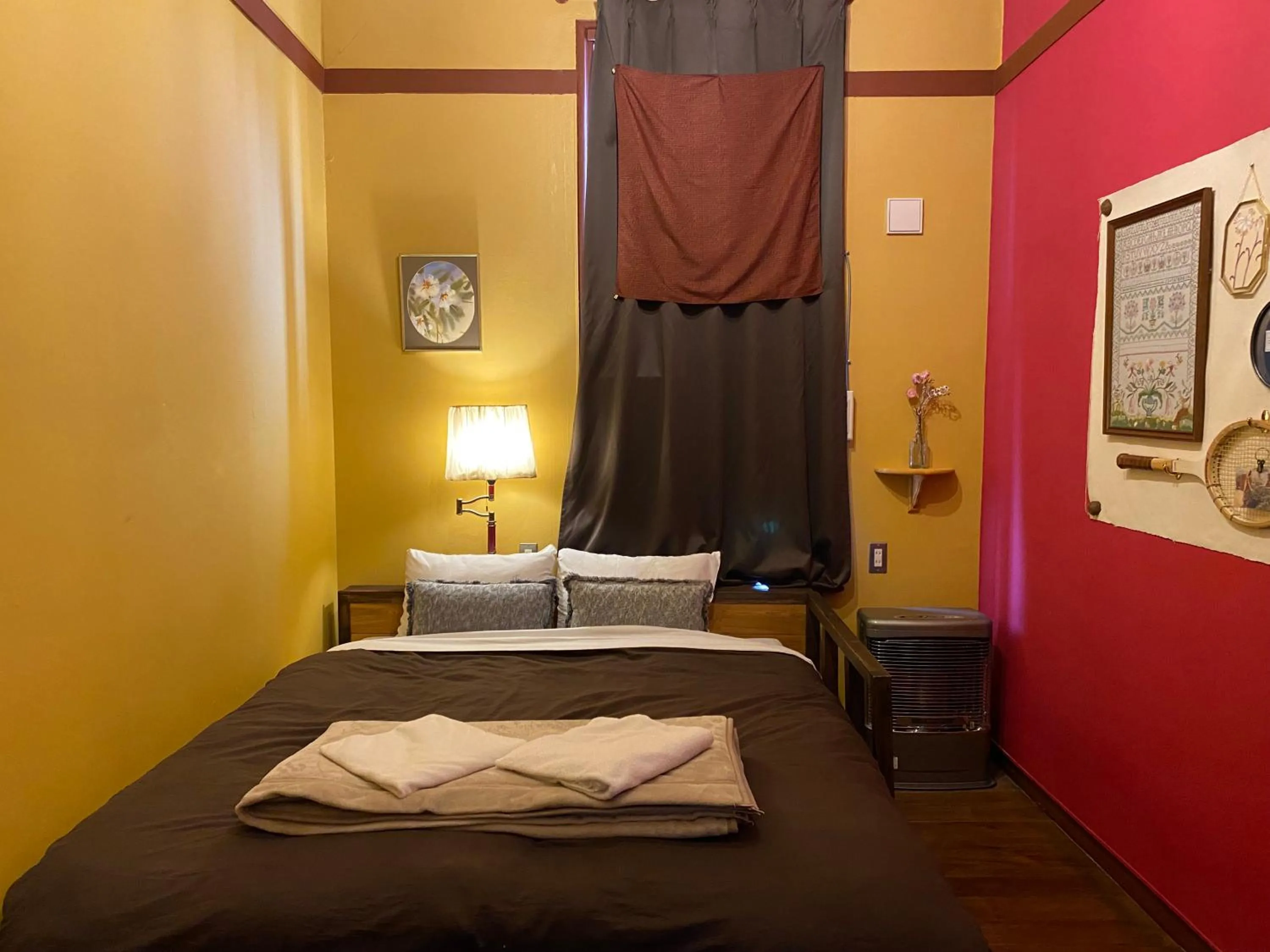 Bedroom, Bed in Little Barrel