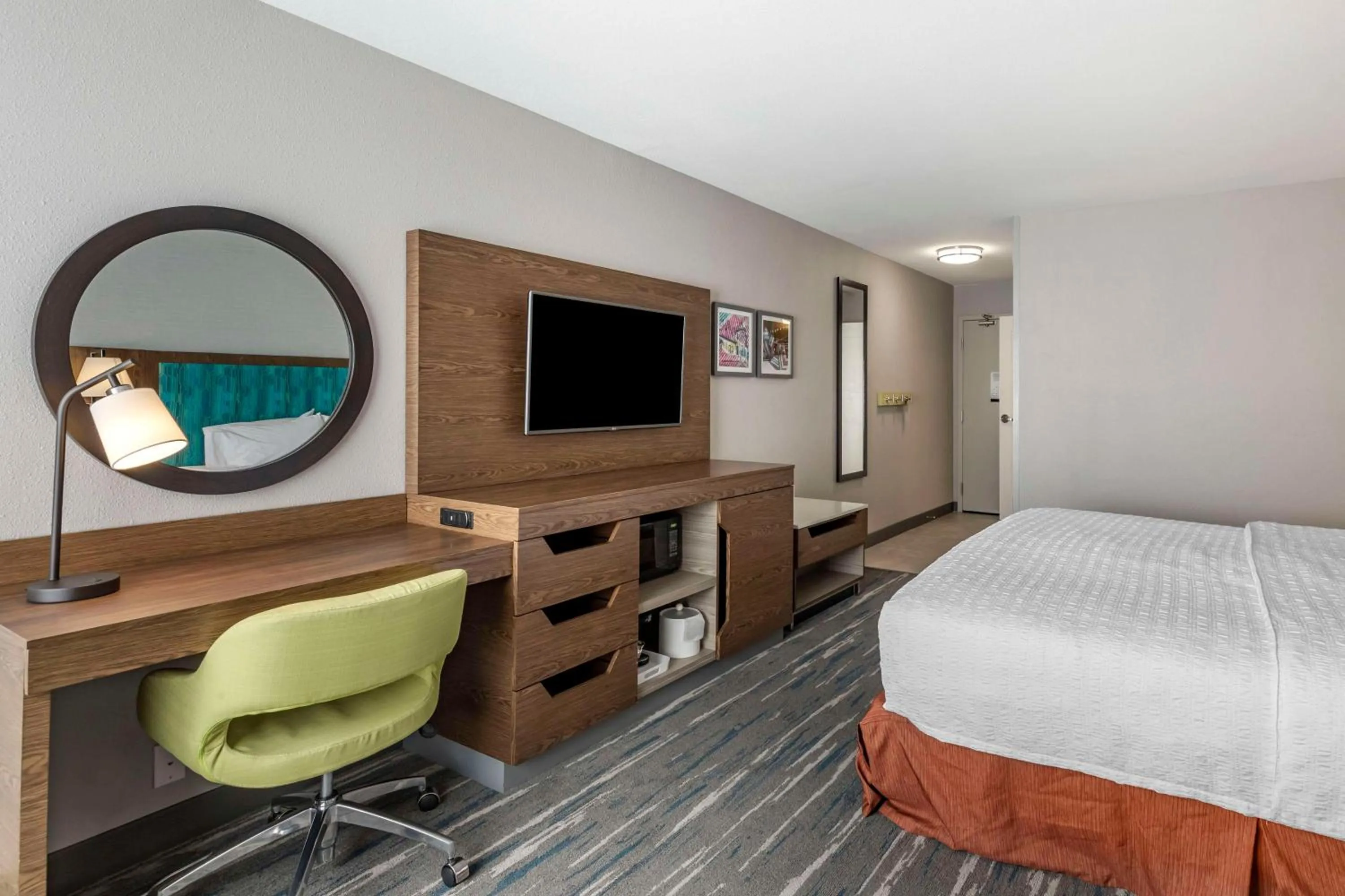 Bedroom, Bed in Hampton Inn Fort Collins