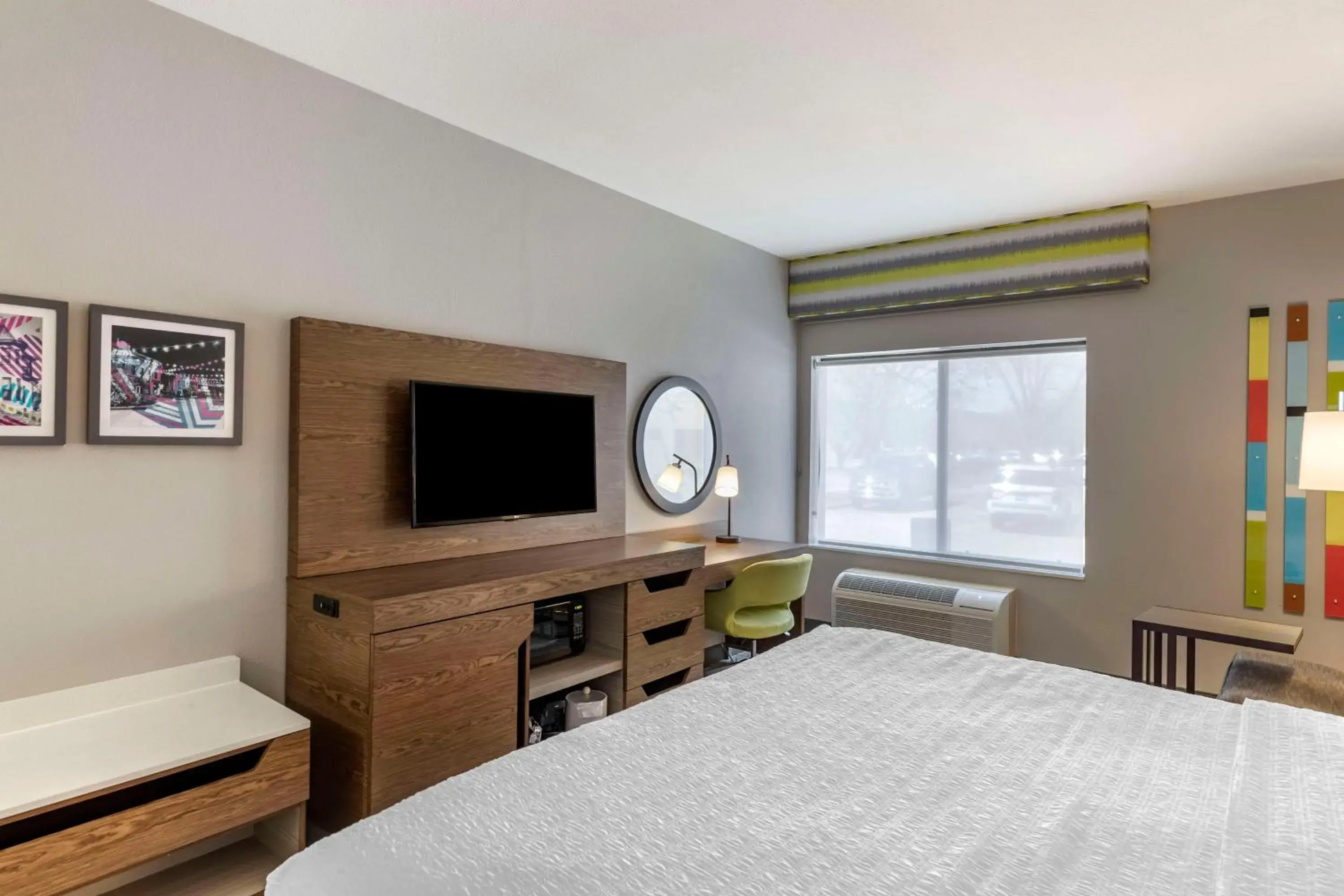 King Room with Accessible Tub - Mobility and Hearing Access/Non-Smoking in Hampton Inn Fort Collins King Room with Accessible Tub - Mobility and Hearing Access/Non-Smoking in Hampton Inn Fort Collins