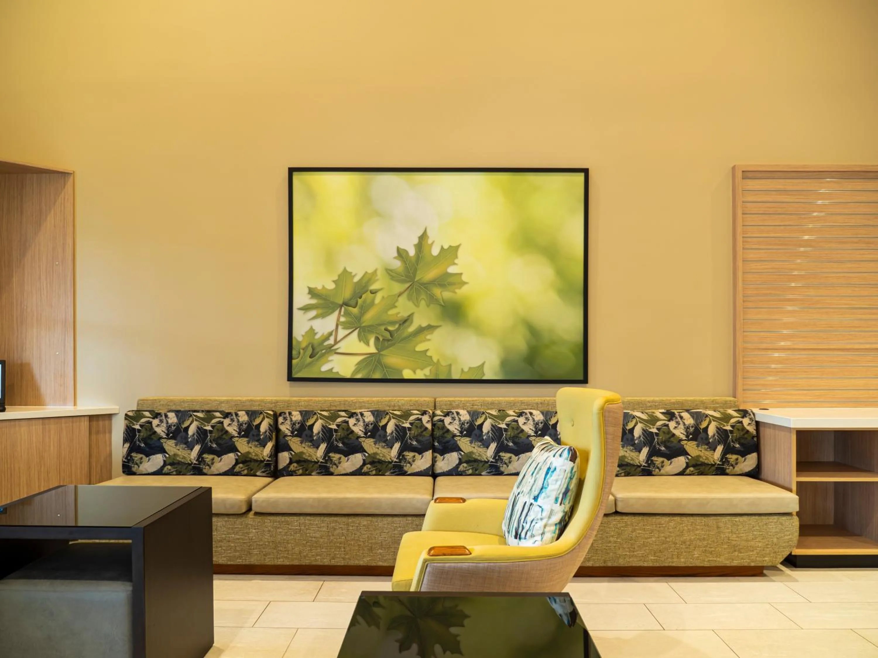 Communal lounge/ TV room in Wyndham Garden McAllen at La Plaza Mall