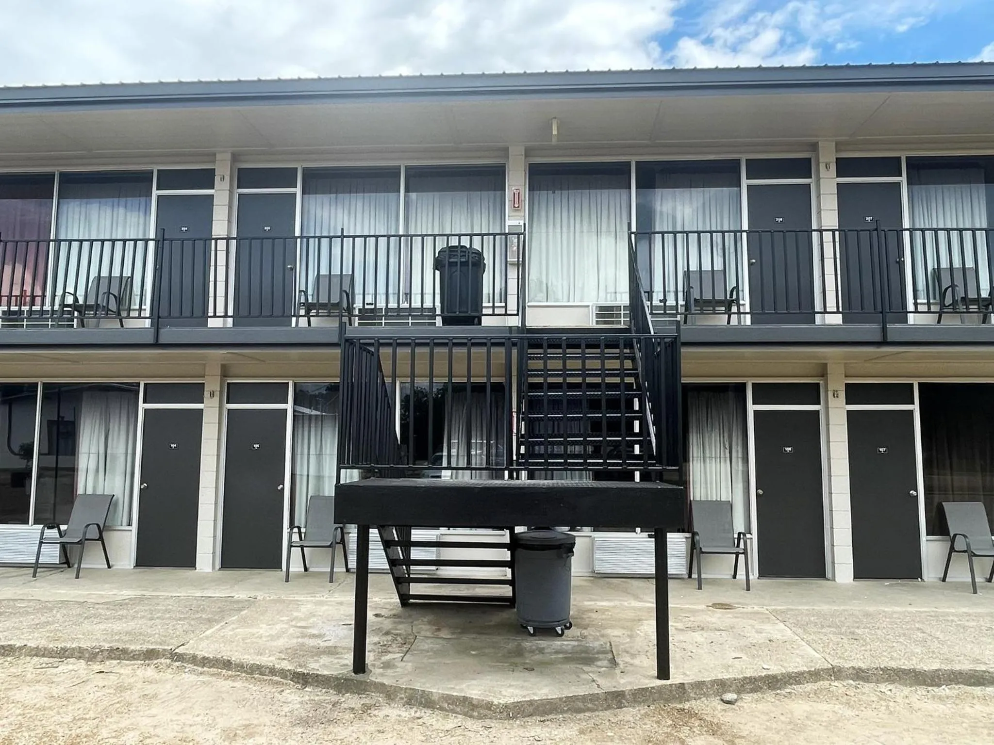 Property building in Kings Inn Valliant