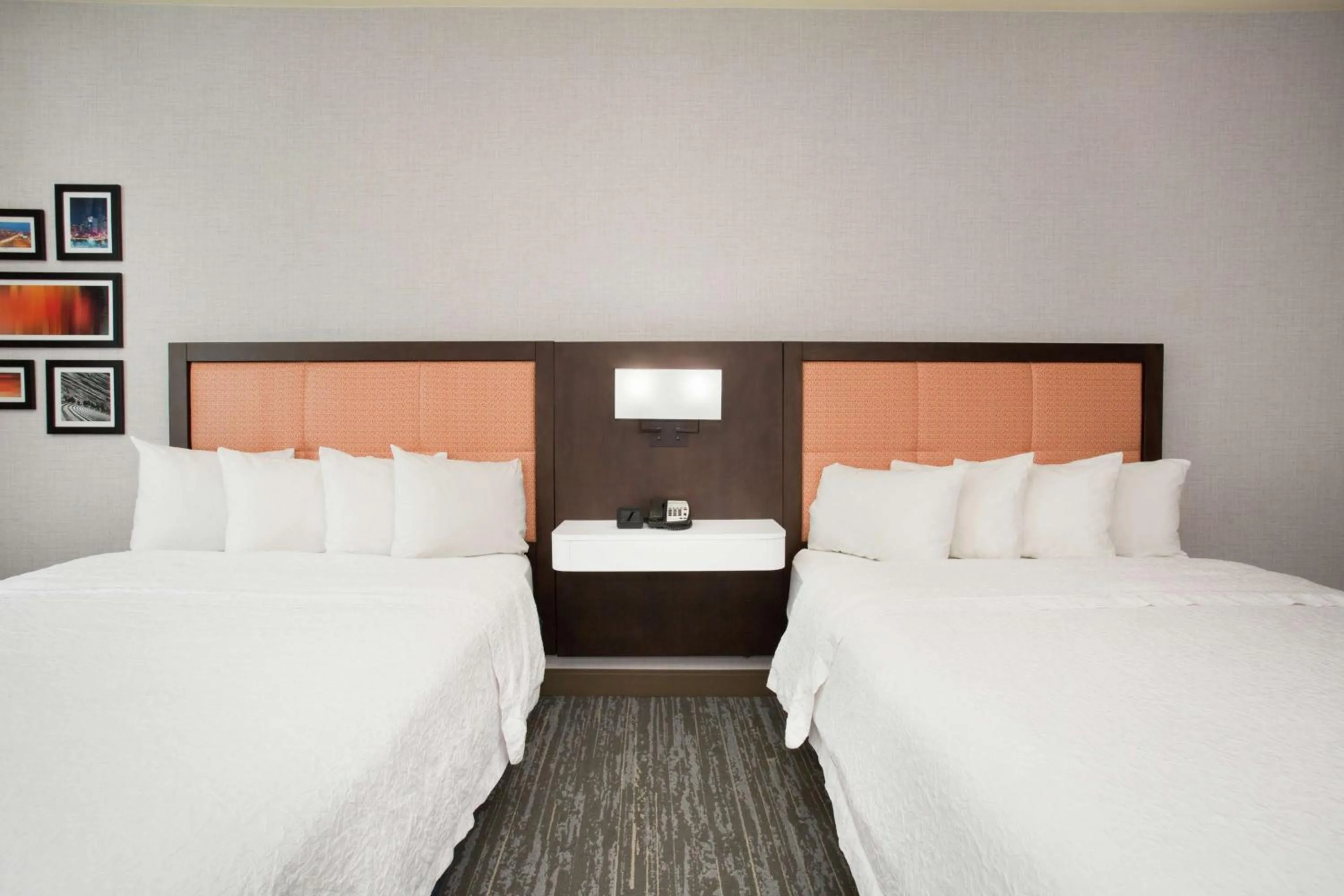 Bedroom, Bed in Hampton Inn & Suites Denver-Downtown