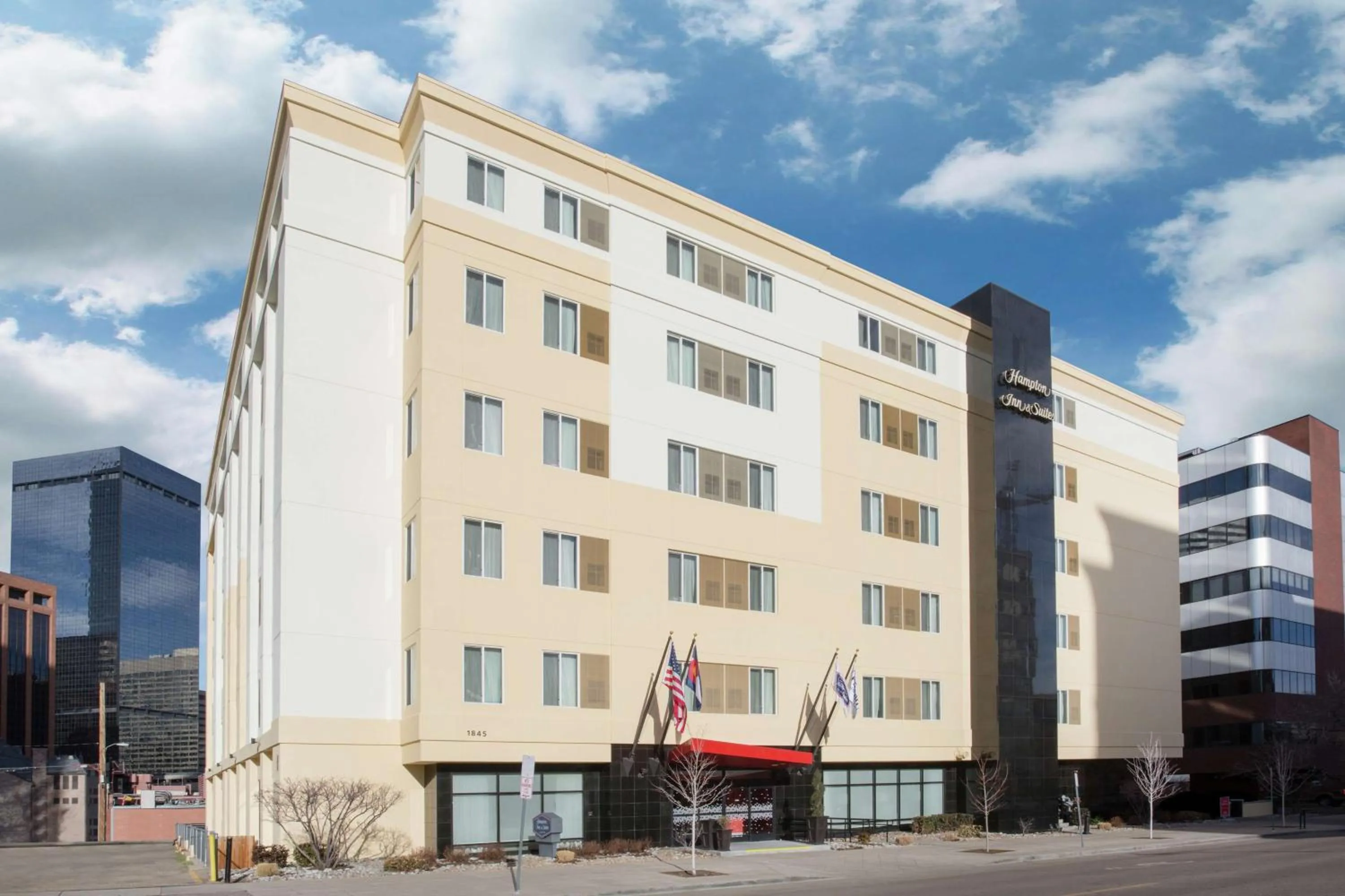 Property building in Hampton Inn & Suites Denver-Downtown