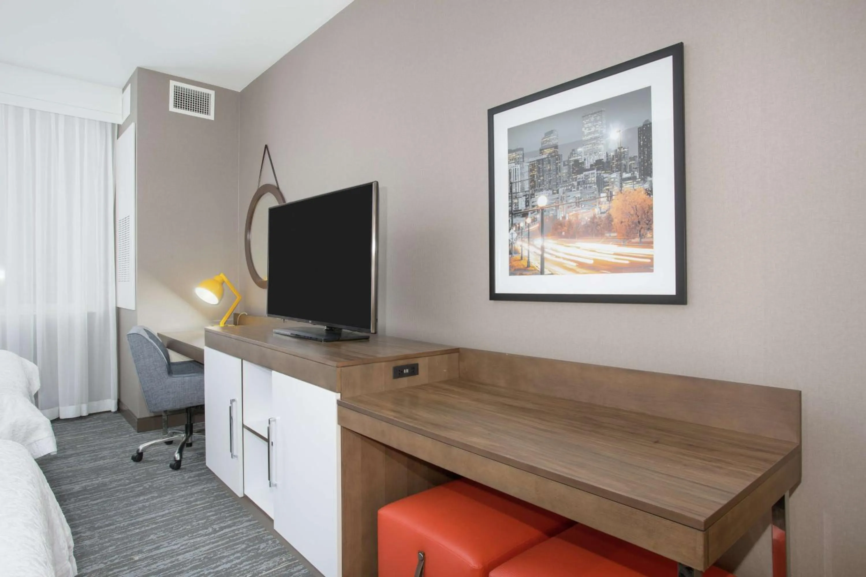 Bedroom in Hampton Inn & Suites Denver-Downtown