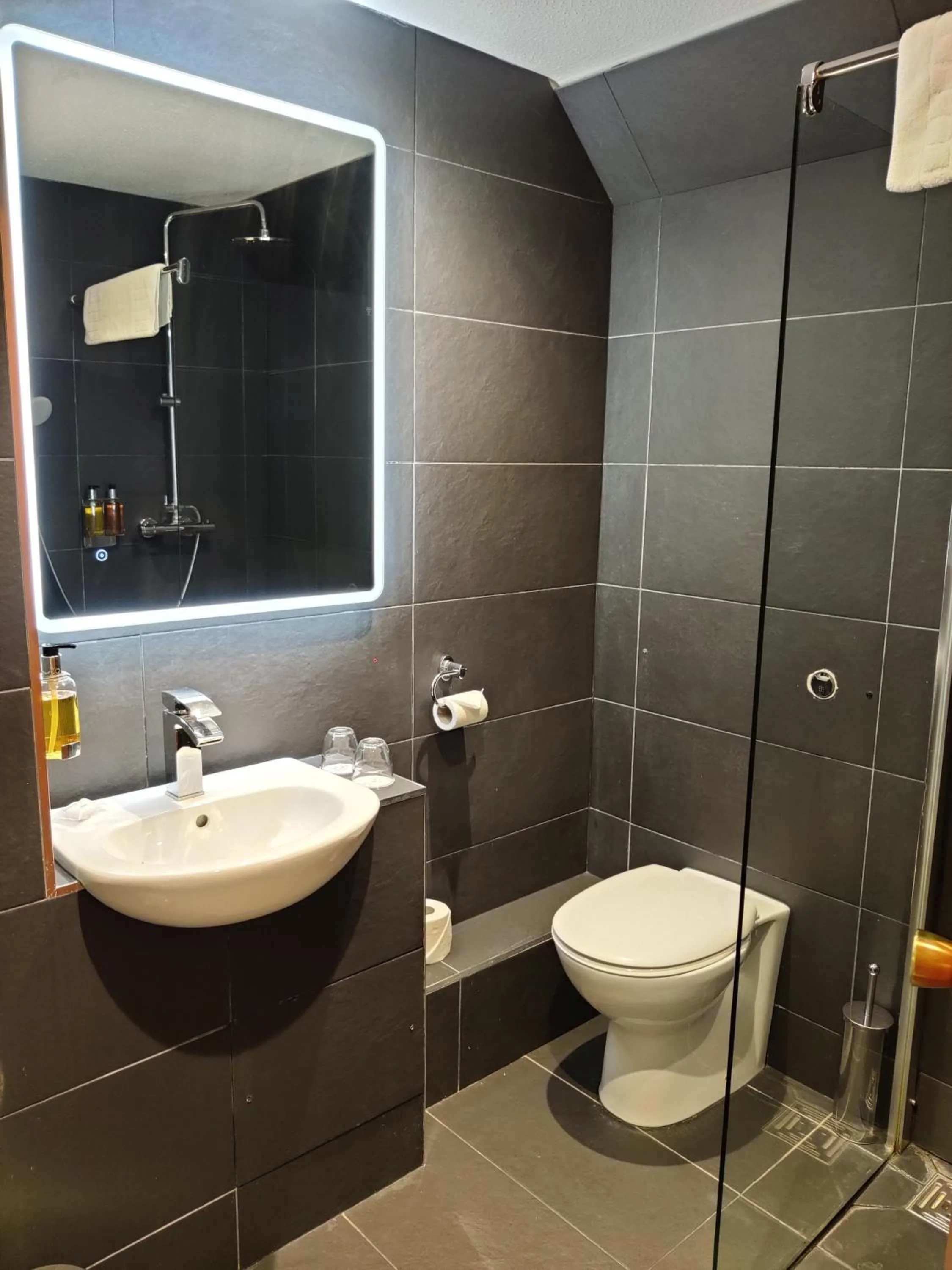 Bathroom in Bingham Townhouse Hotel