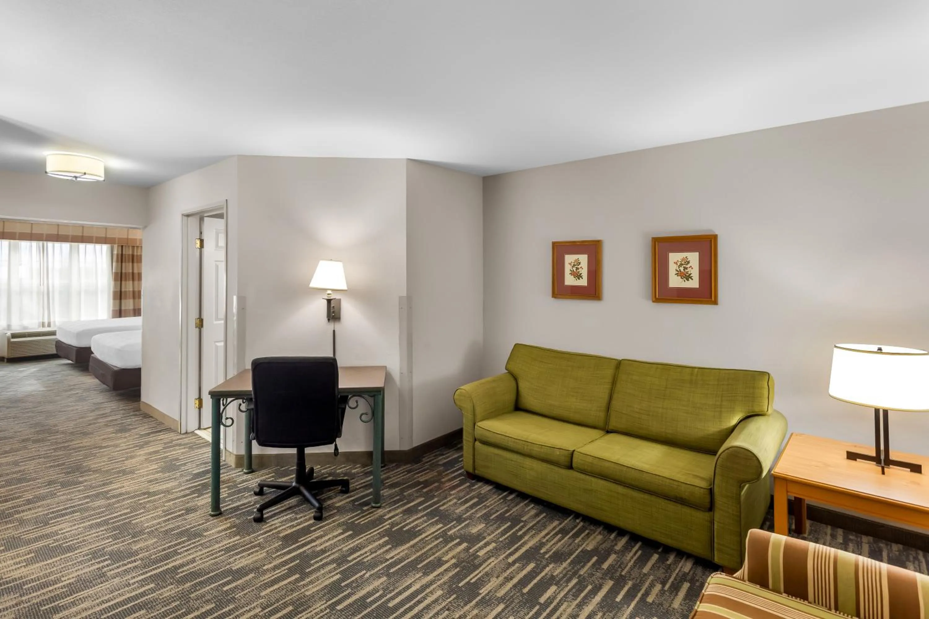 Guests in Country Inn & Suites by Radisson, Beckley, WV