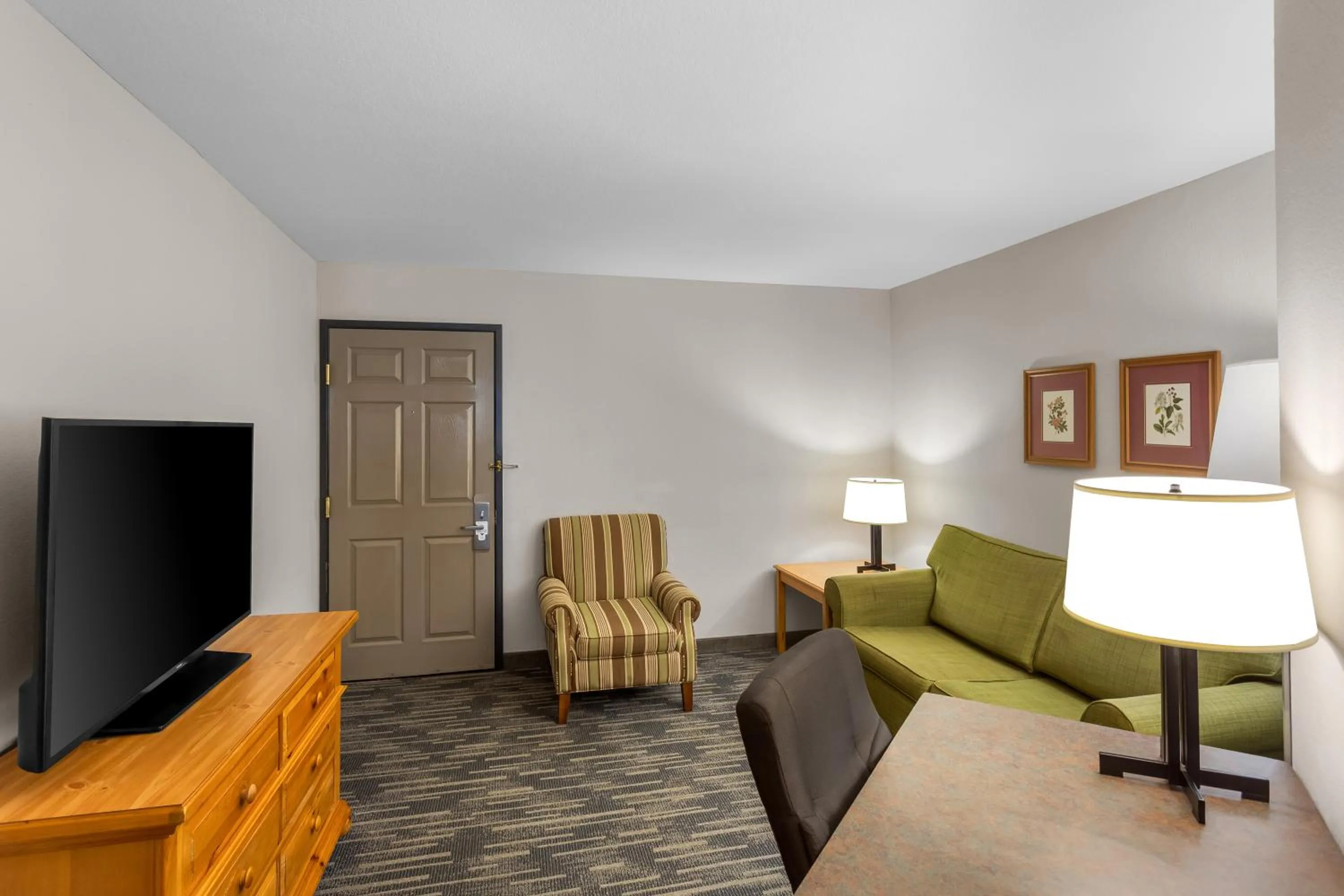Guests in Country Inn & Suites by Radisson, Beckley, WV