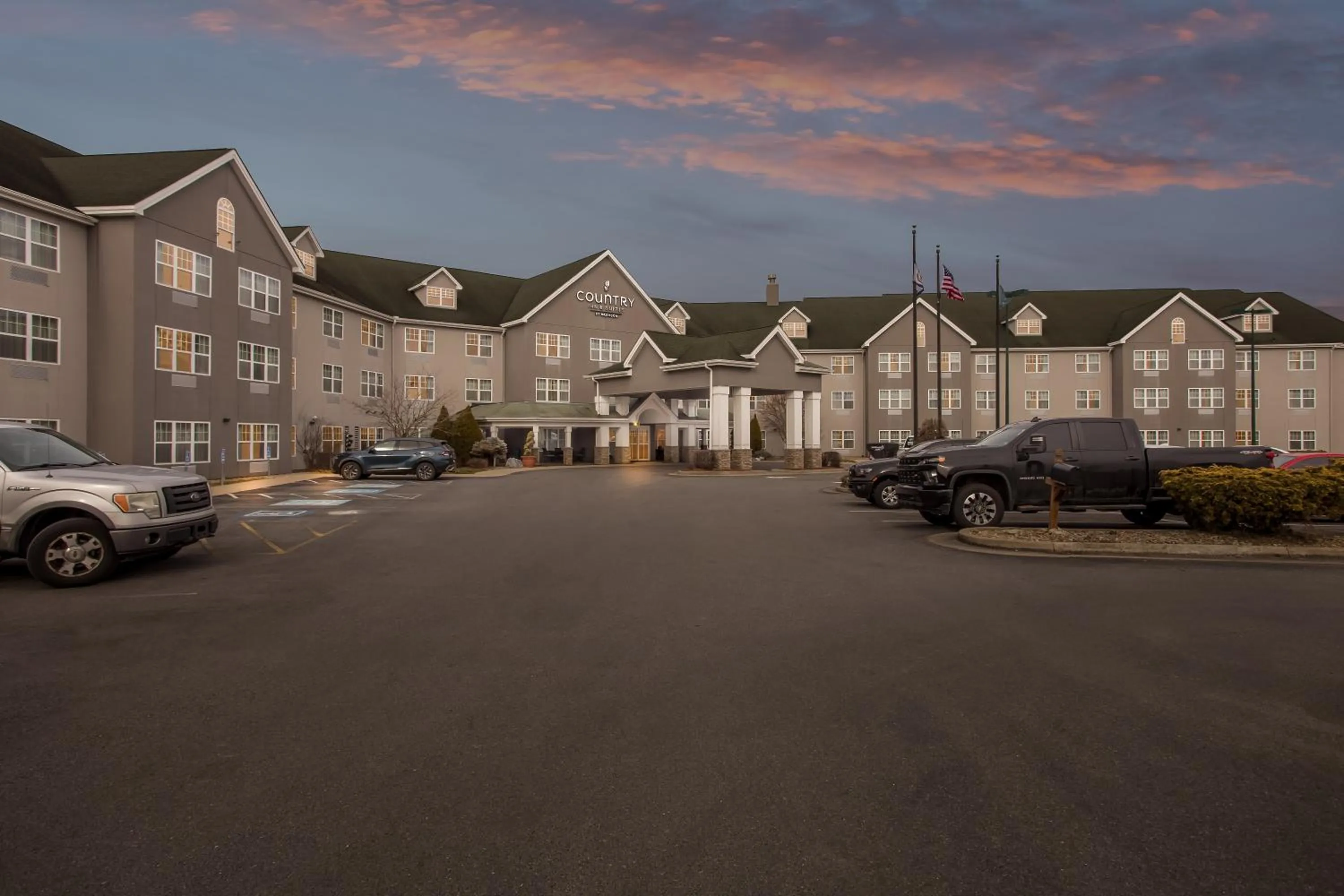Property building in Country Inn & Suites by Radisson, Beckley, WV