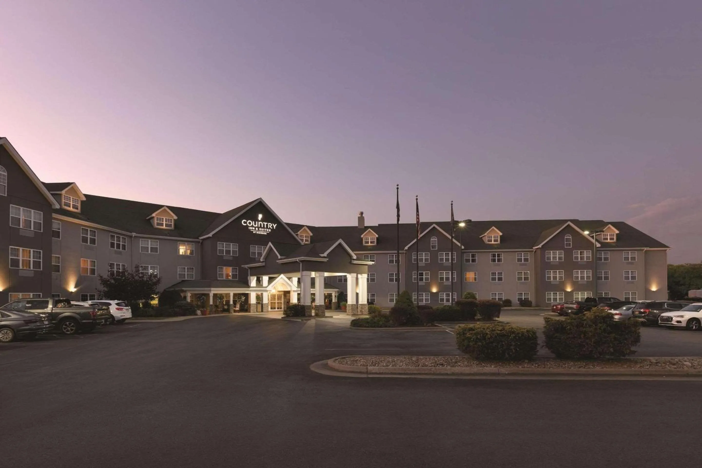 Property building in Country Inn & Suites by Radisson, Beckley, WV