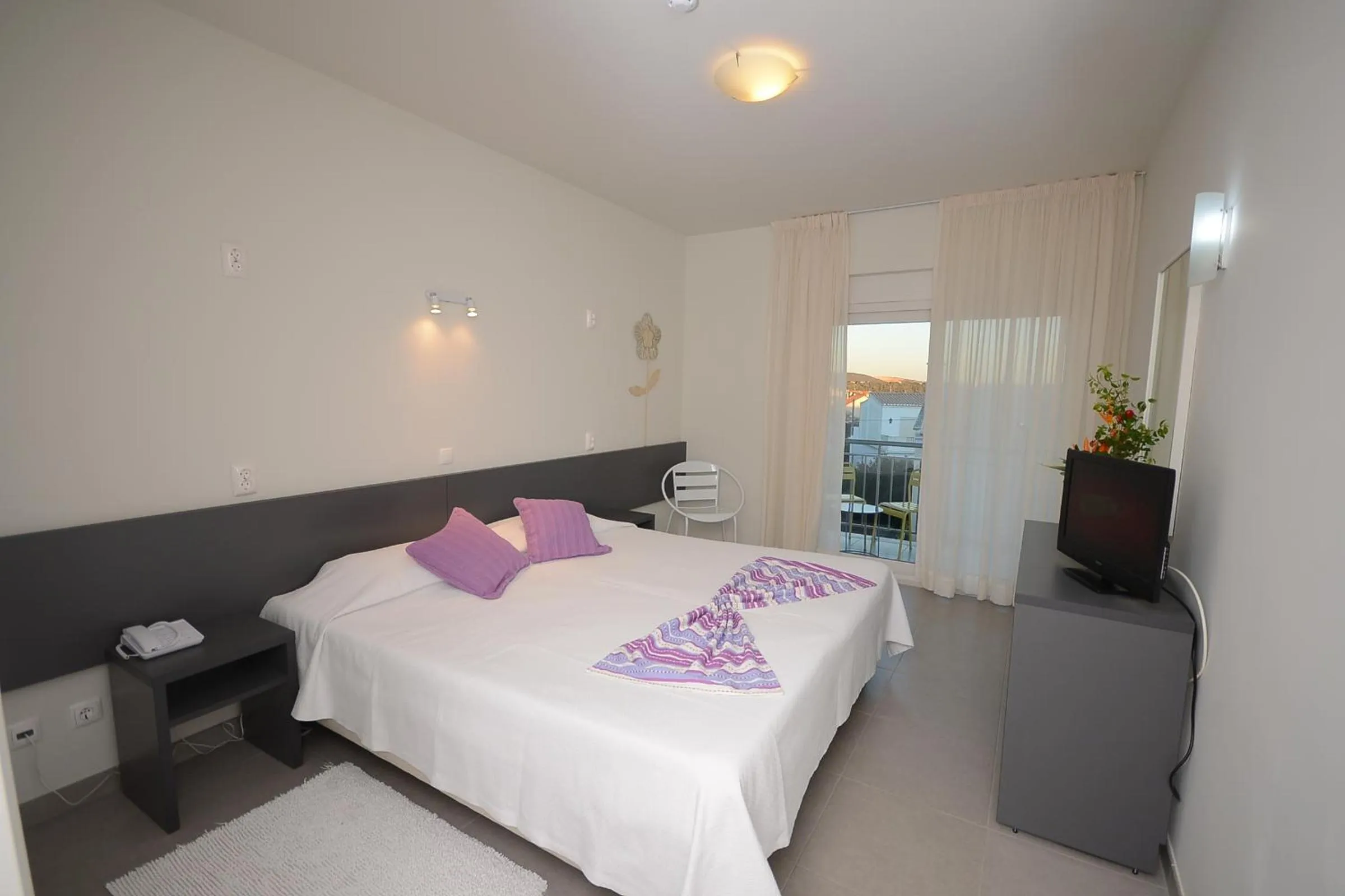 TV and multimedia, Bed in Boutique & Villas Boliqueime