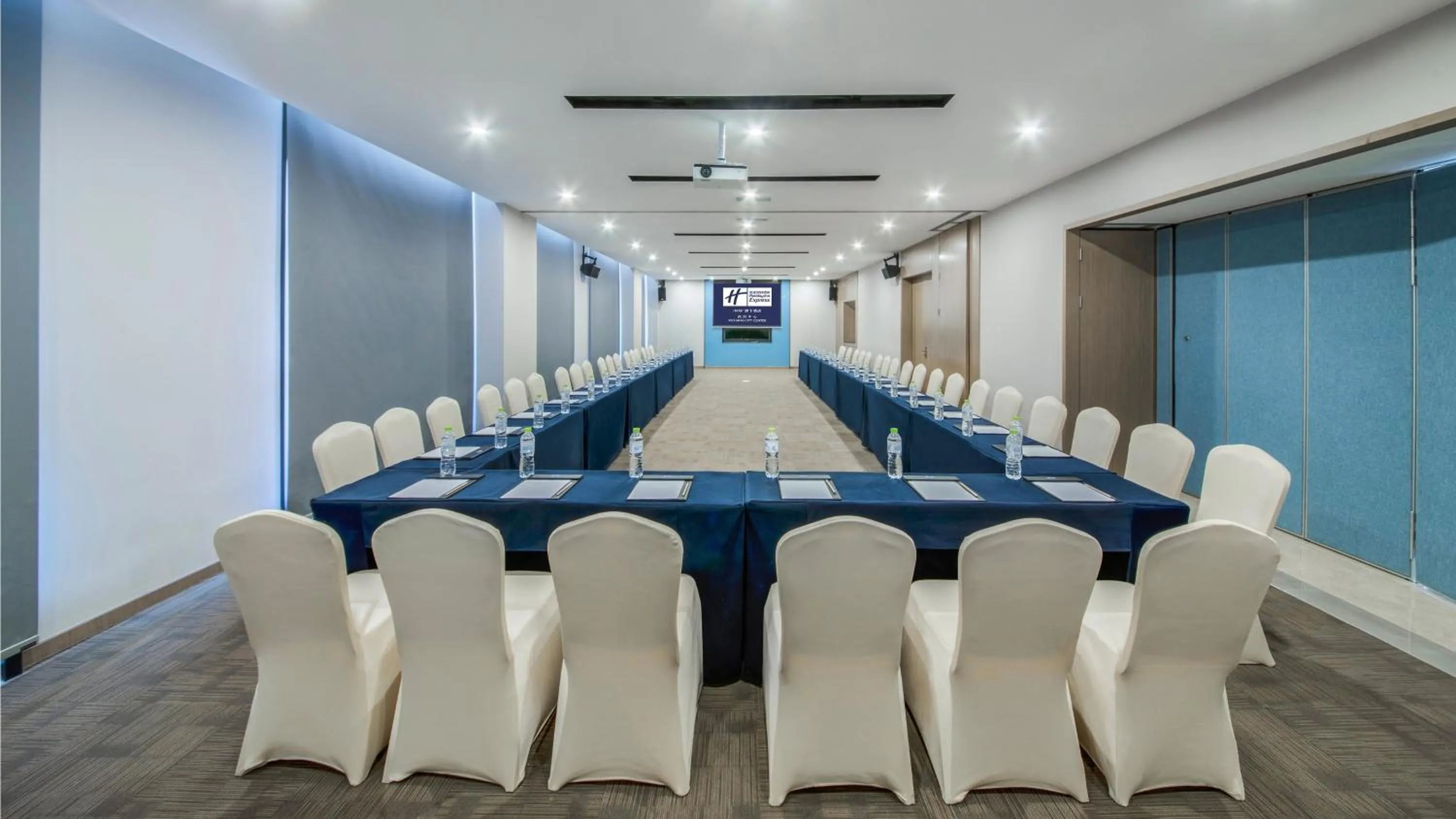 Meeting/conference room in Holiday Inn Express - Xichang City Center by IHG