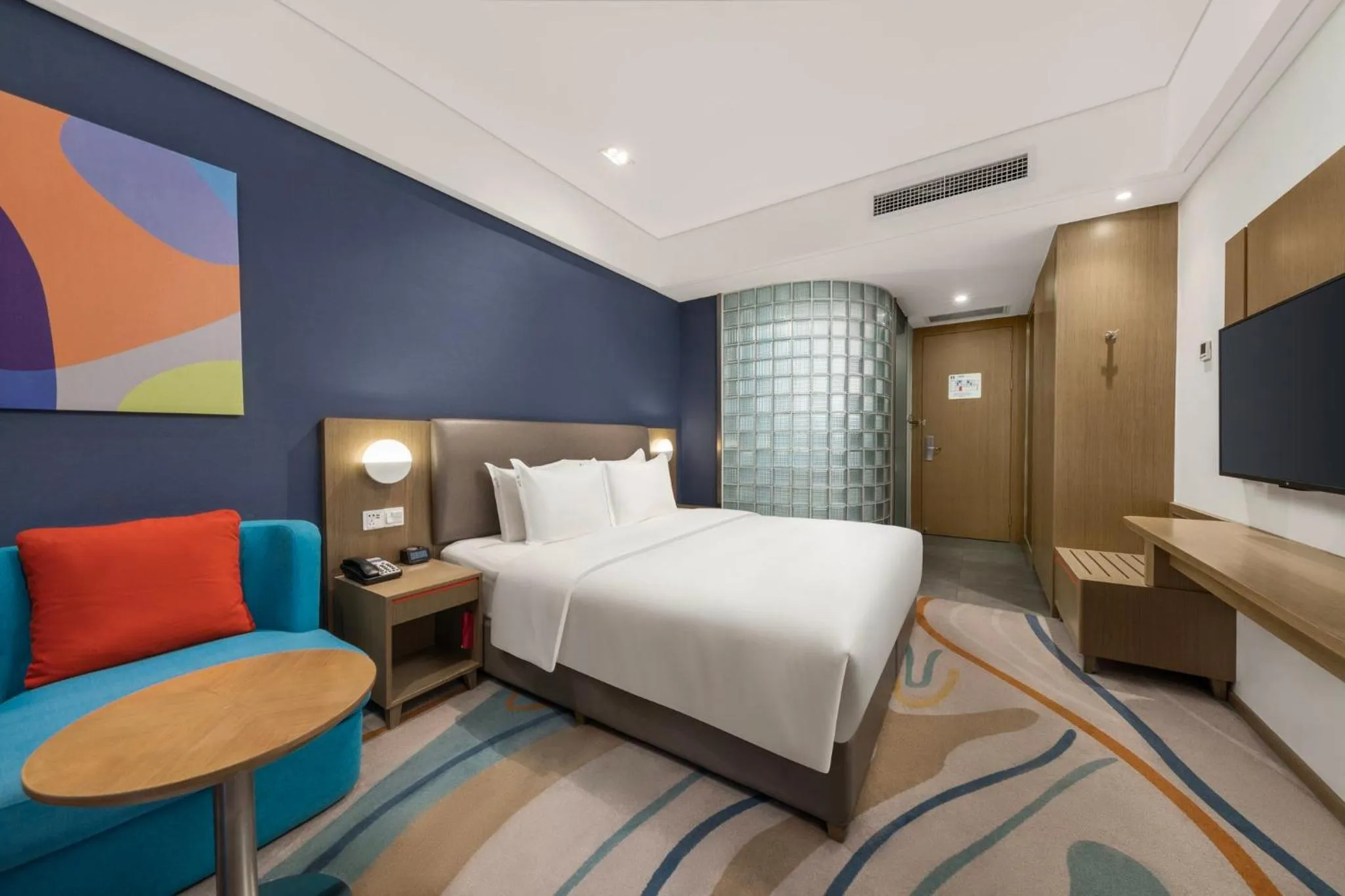 Photo of the whole room, Bed in Holiday Inn Express - Xichang City Center by IHG