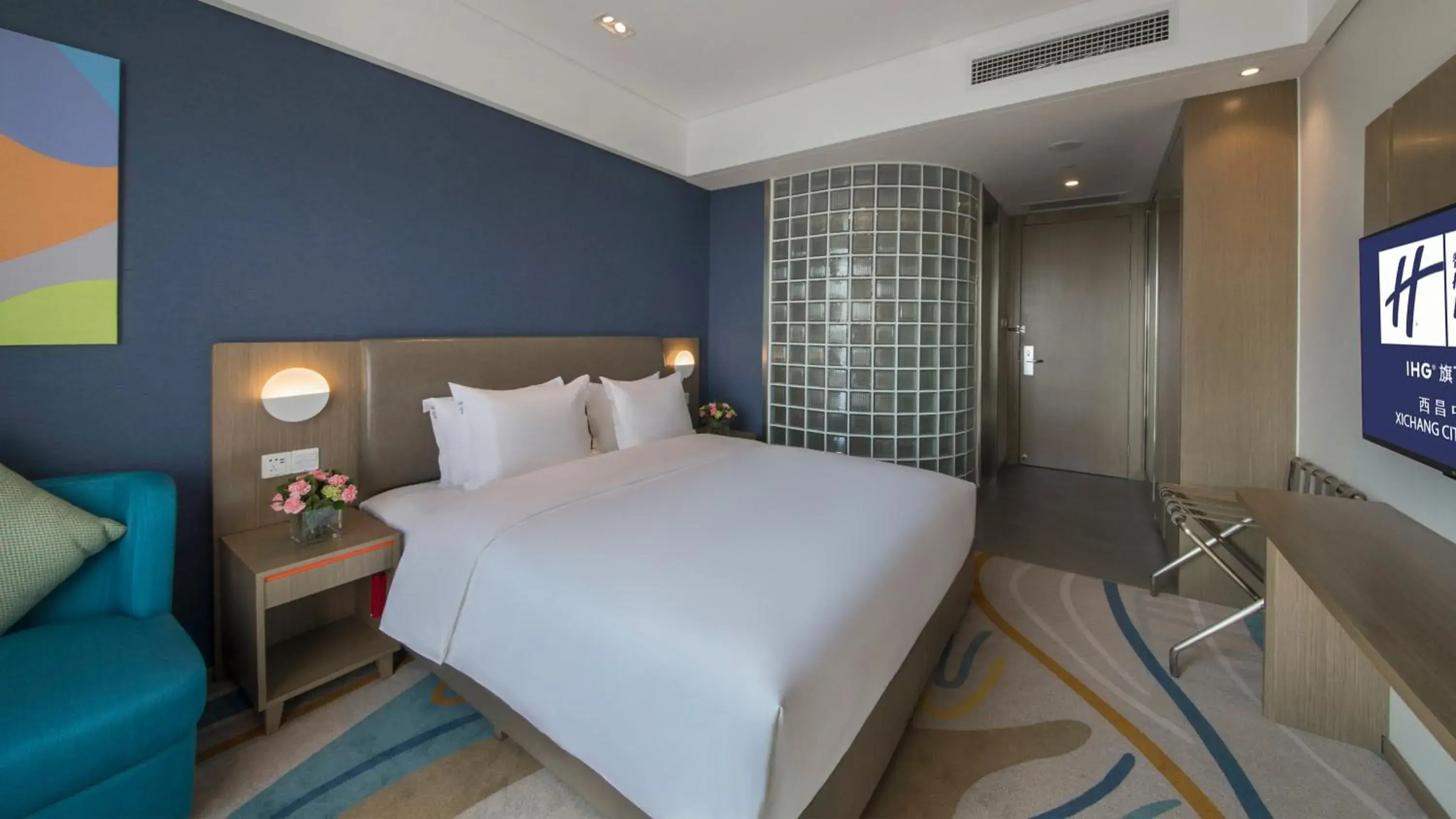 Standard King Room with City View in Holiday Inn Express - Xichang City Center by IHG Standard King Room with City View in Holiday Inn Express - Xichang City Center by IHG