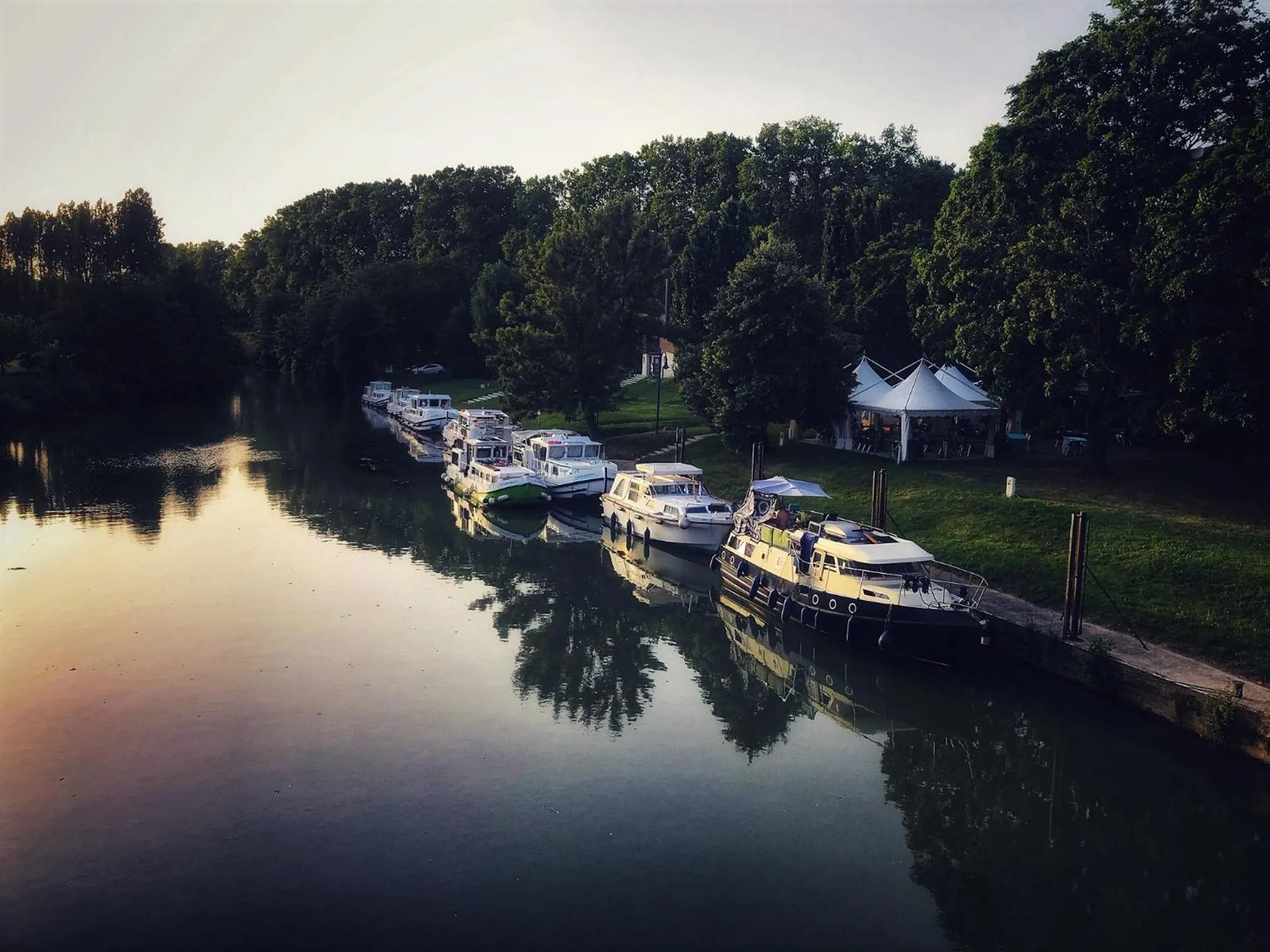 Restaurant/places to eat in Le Petit Cochon