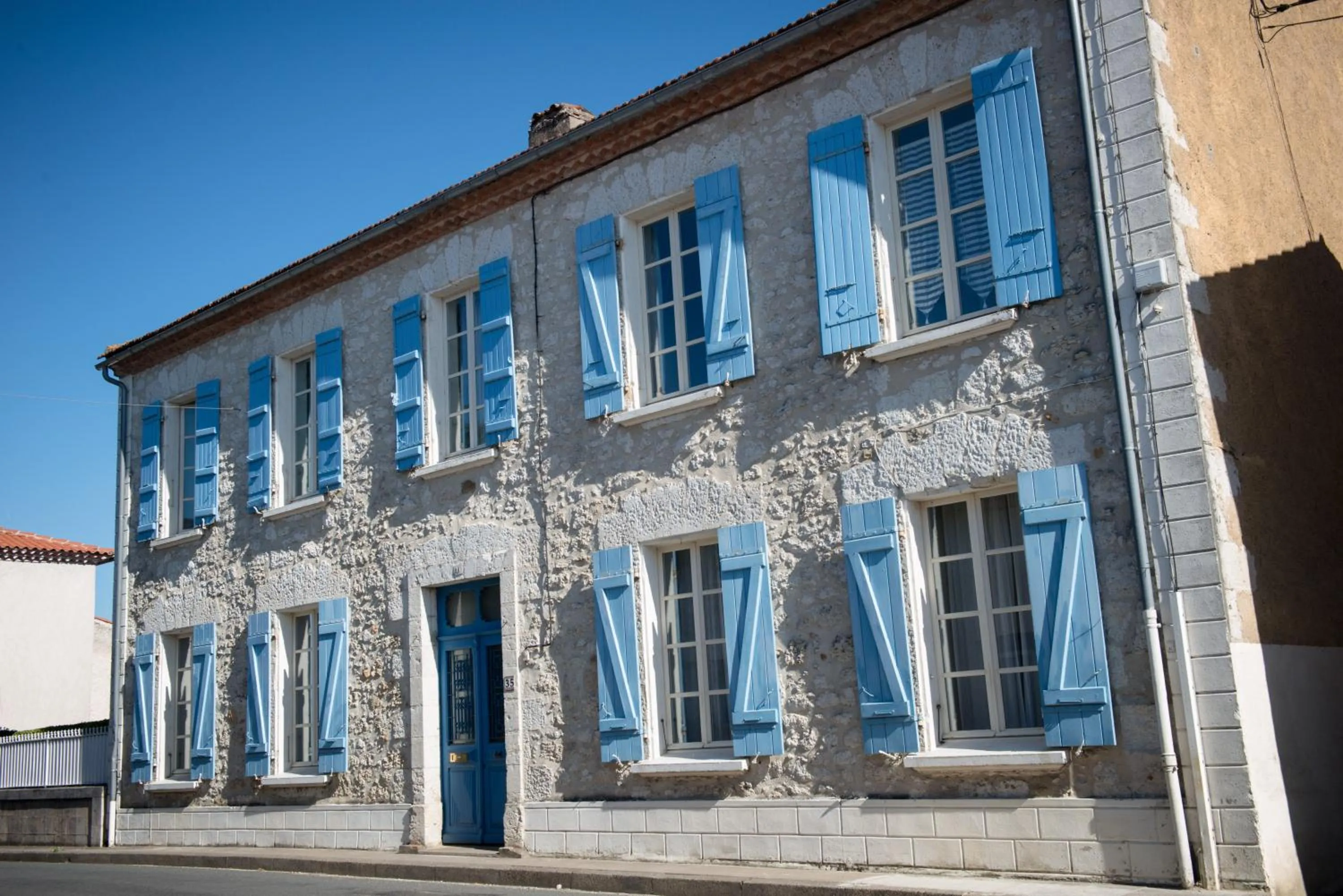 Property building in Le Petit Cochon