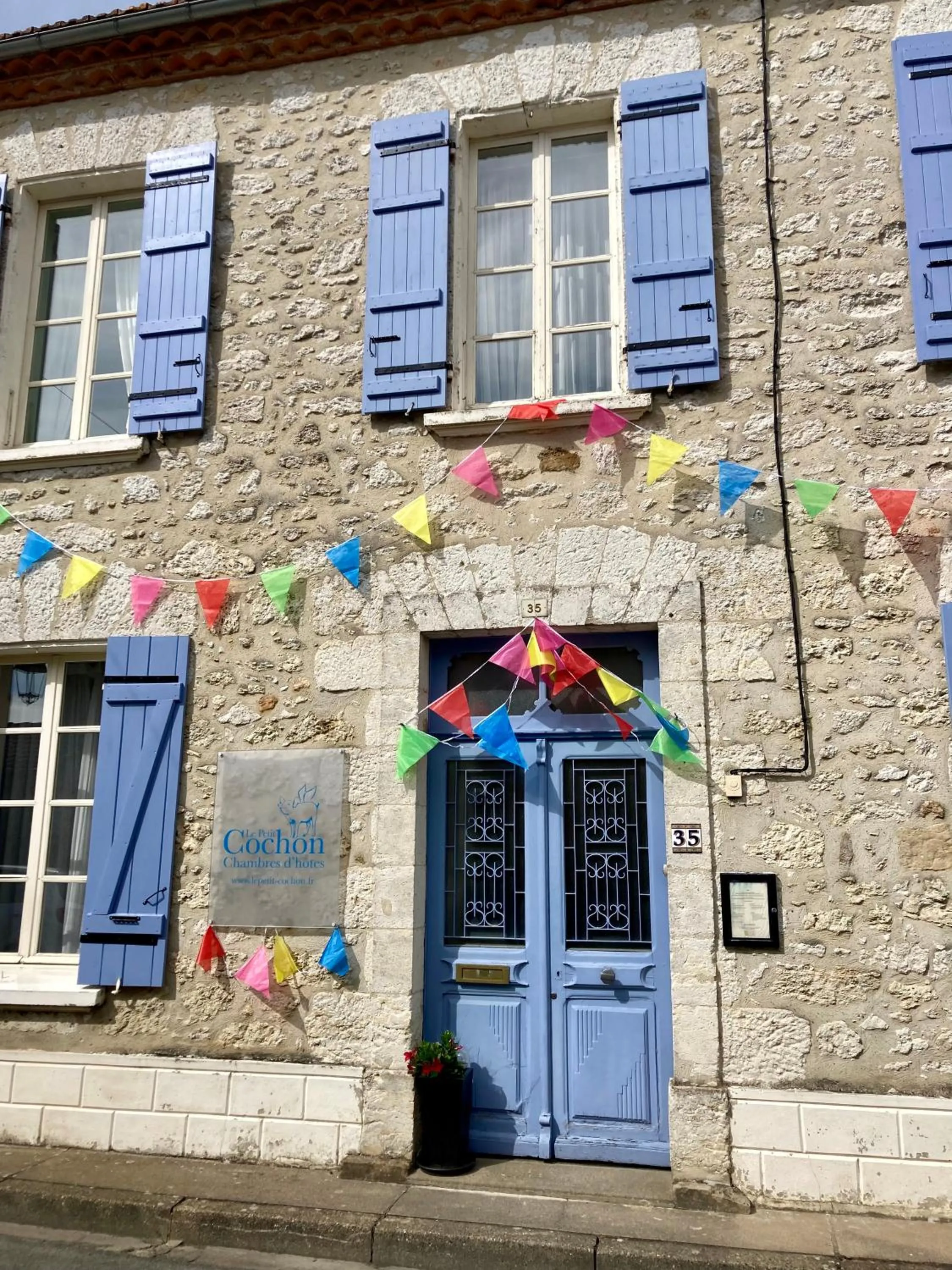 Property building in Le Petit Cochon