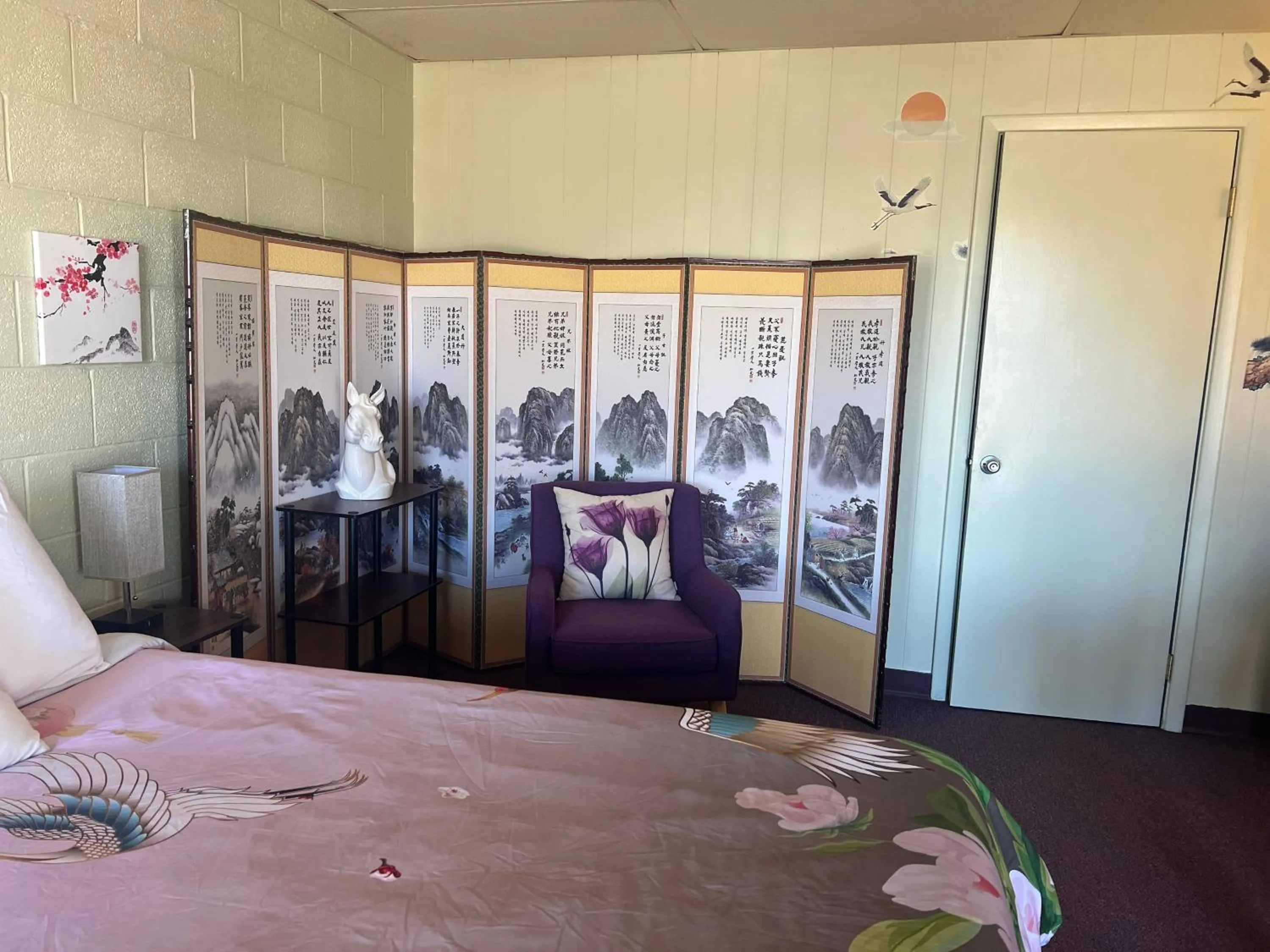 Bedroom, Bed in Midtown Inn & Suites