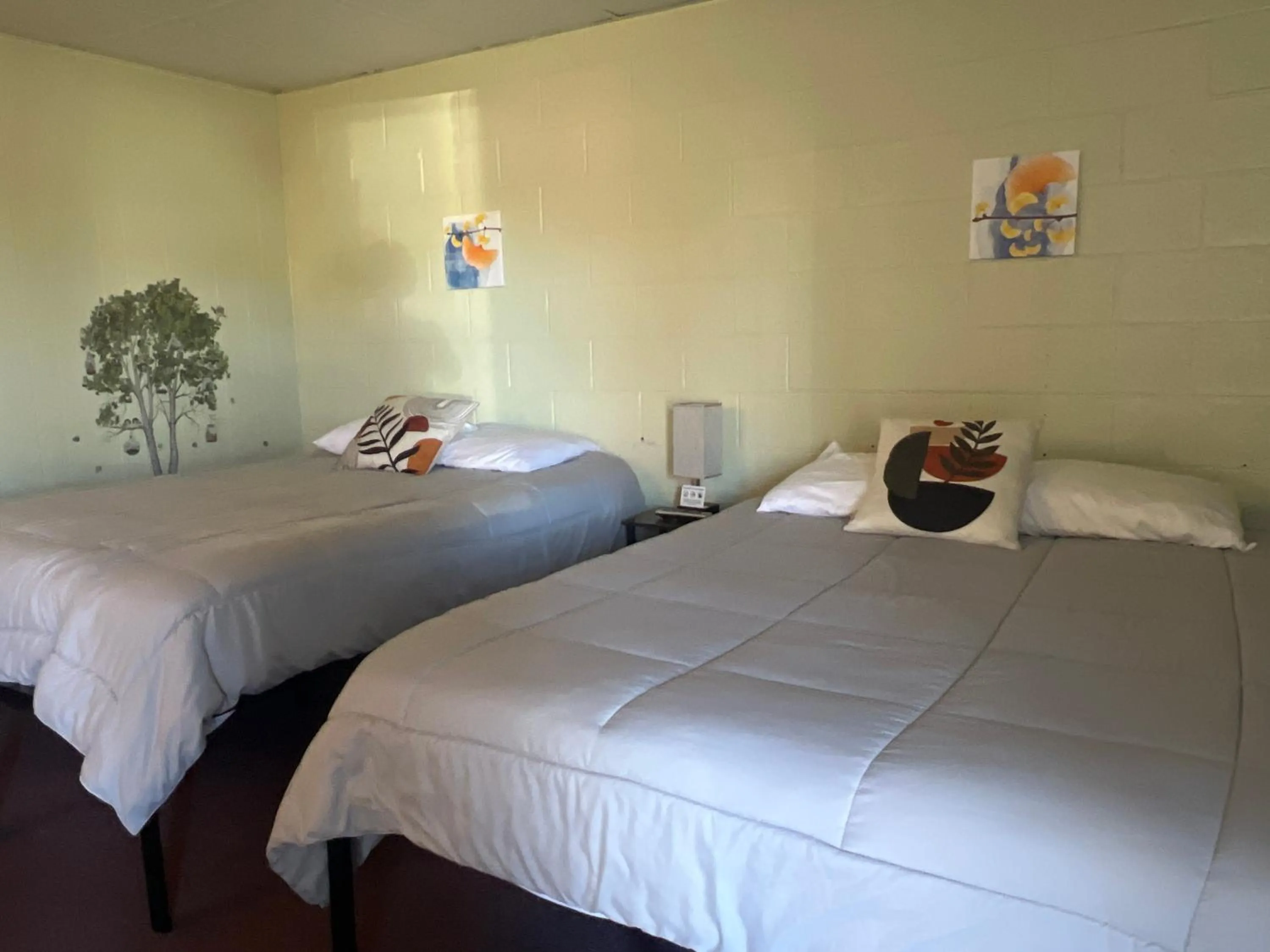 Bedroom, Bed in Midtown Inn & Suites