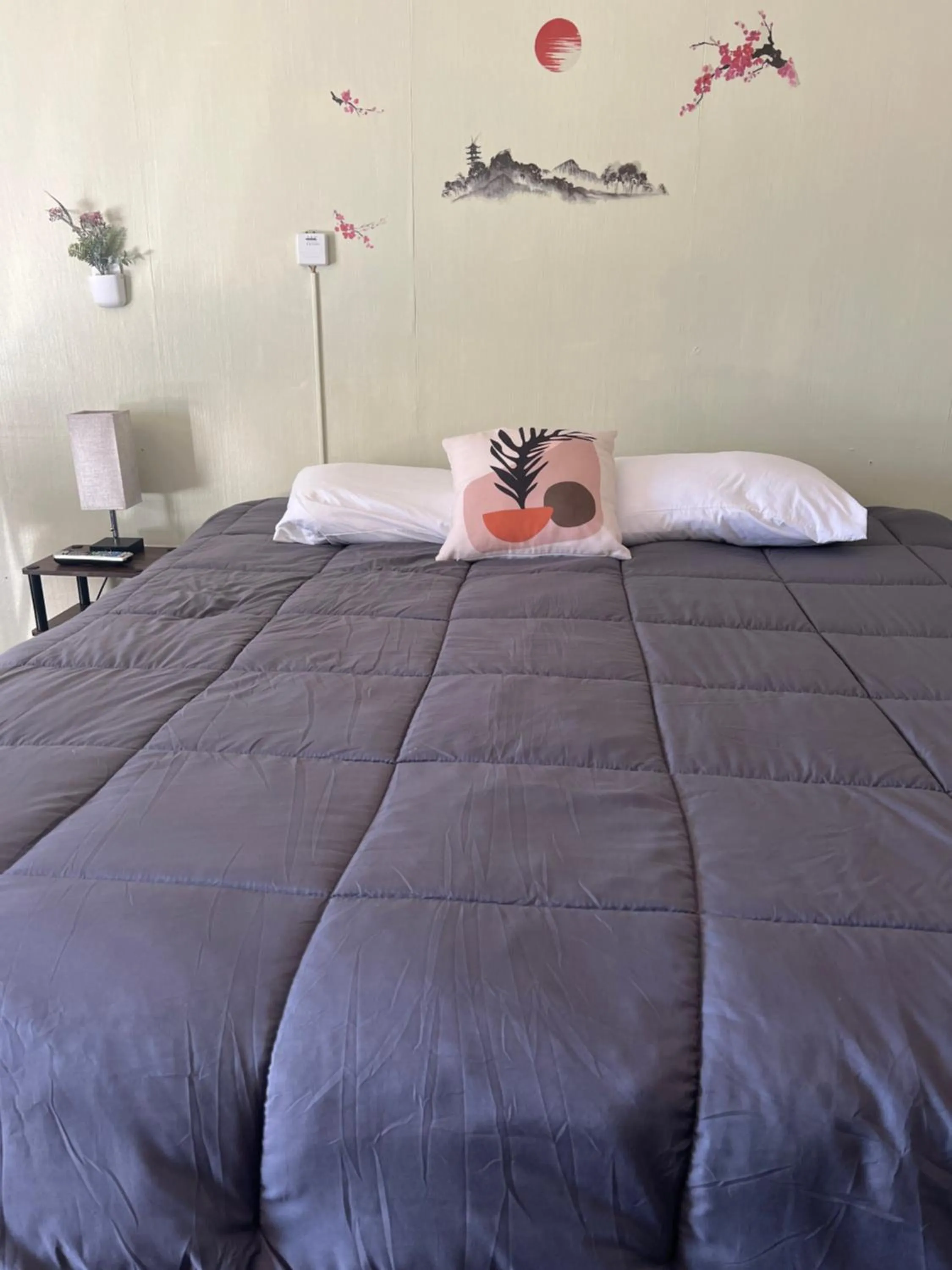 Bed in Midtown Inn & Suites