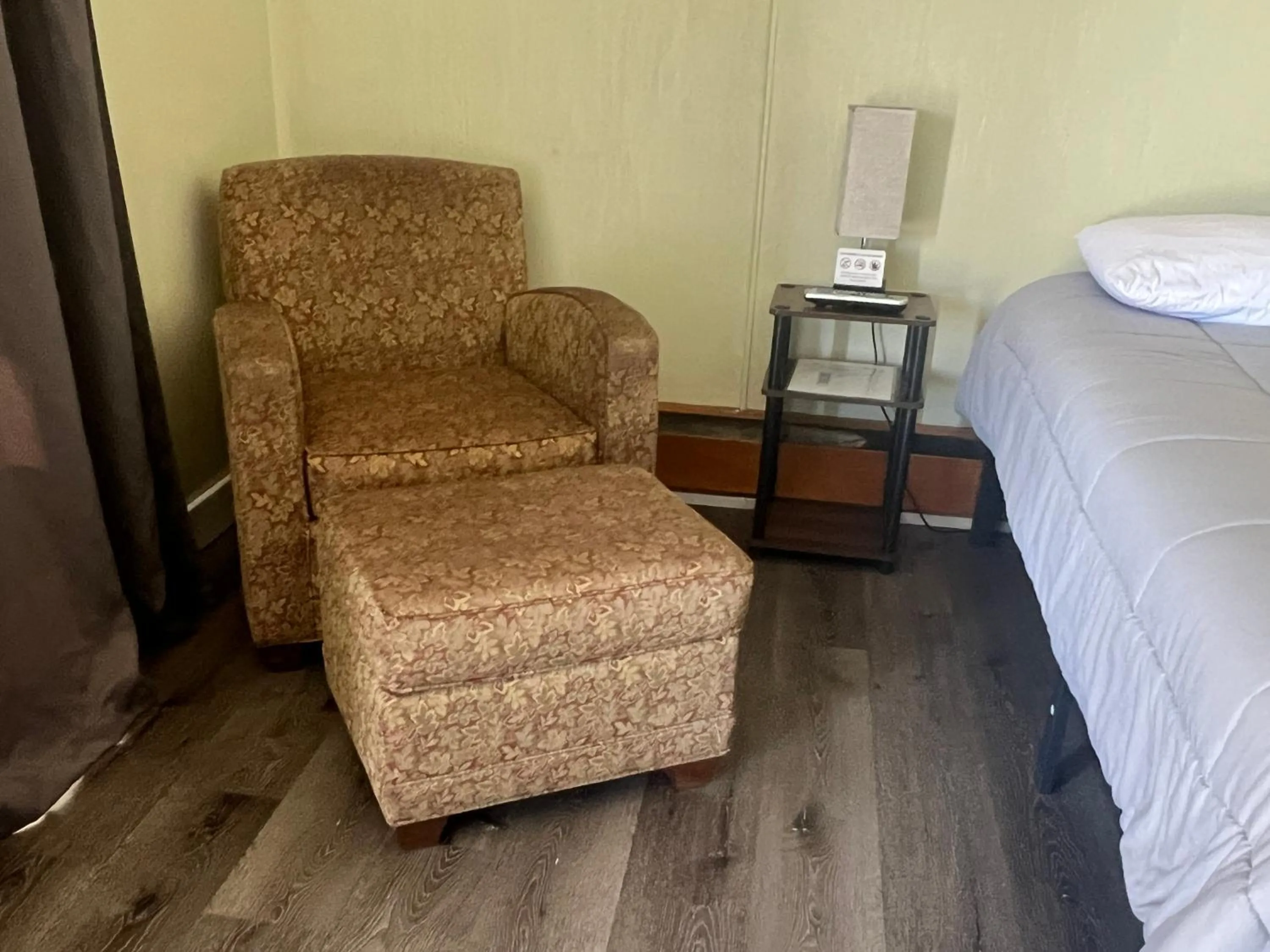 Bedroom, Bed in Midtown Inn & Suites