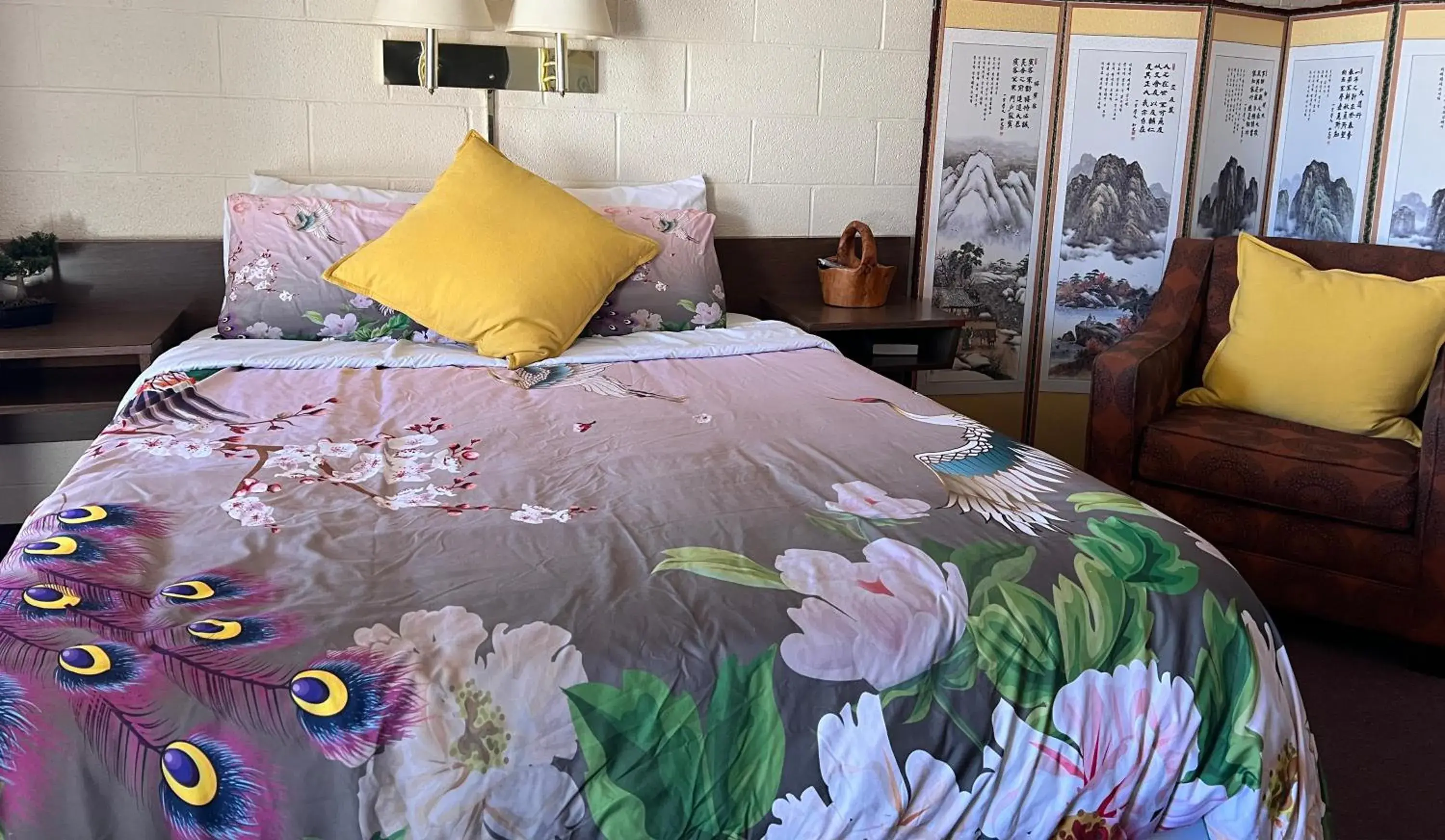 Queen Suite in Mid-town Motel Queen Suite in Mid-town Motel