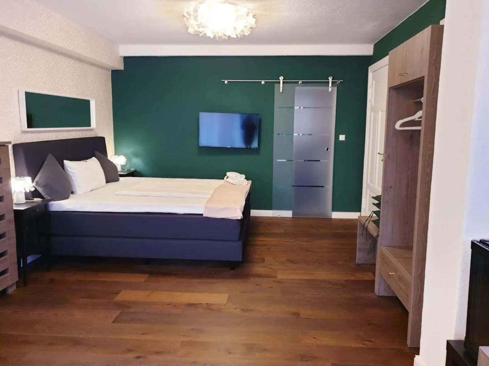 Photo of the whole room, Bed in Monopol Boutique Hotel