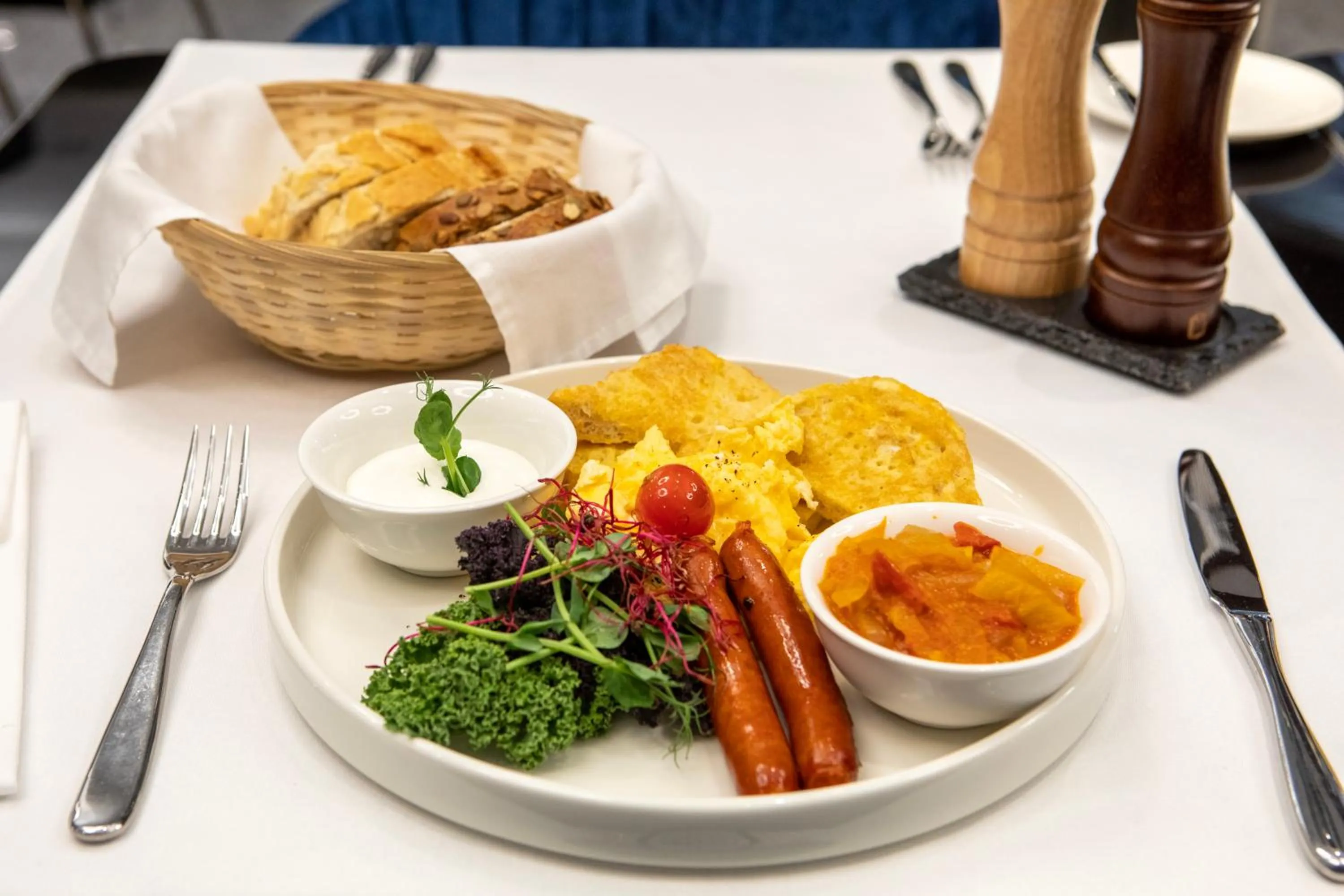 Restaurant/places to eat in Silver Crown Hotel & Residence, Palace Quarter