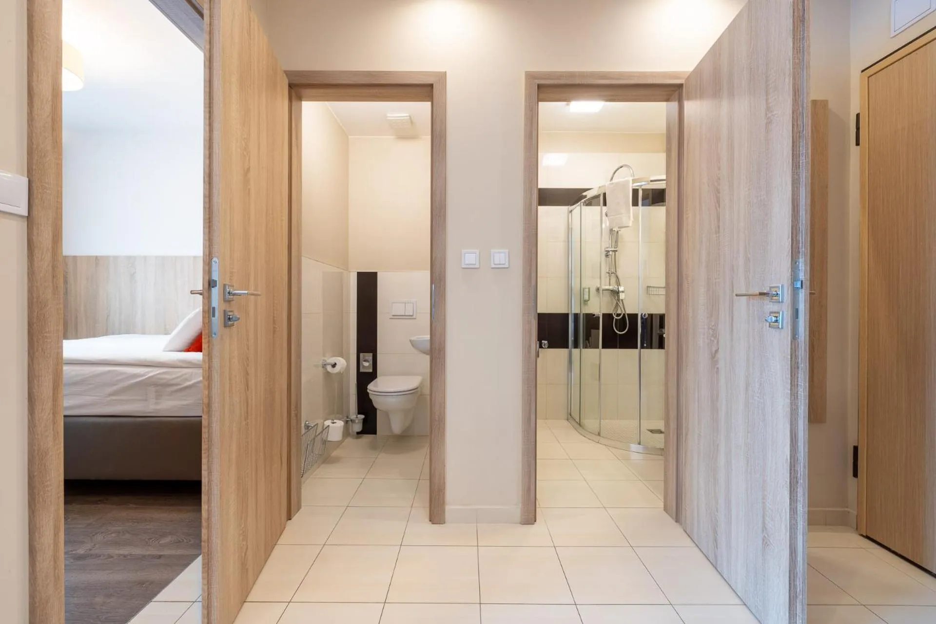 Shower, Bed in Silver Crown Hotel & Residence, Palace Quarter