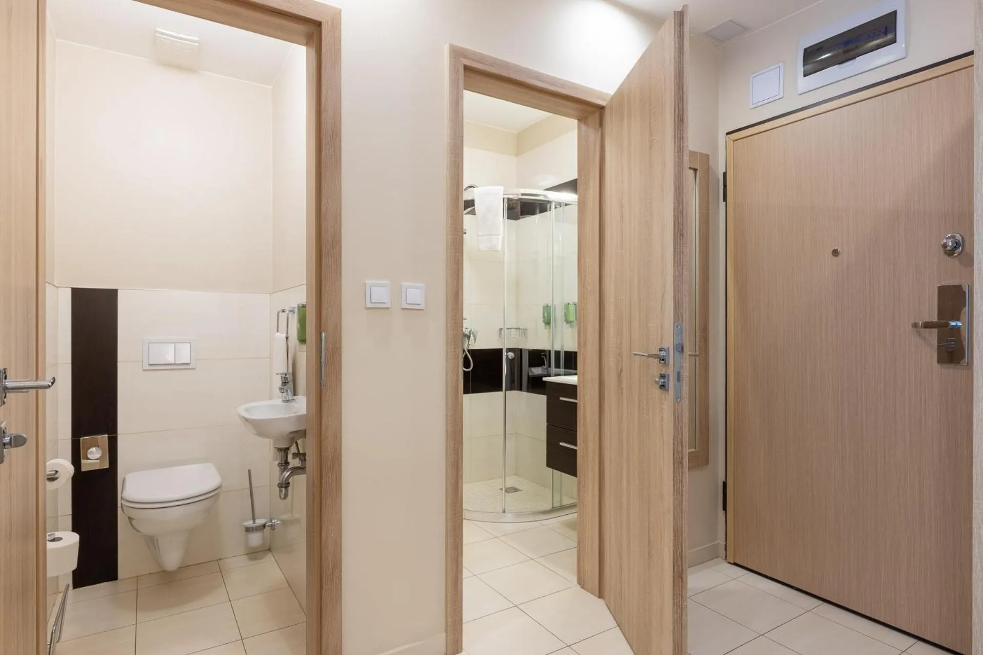 Shower in Silver Crown Hotel & Residence, Palace Quarter