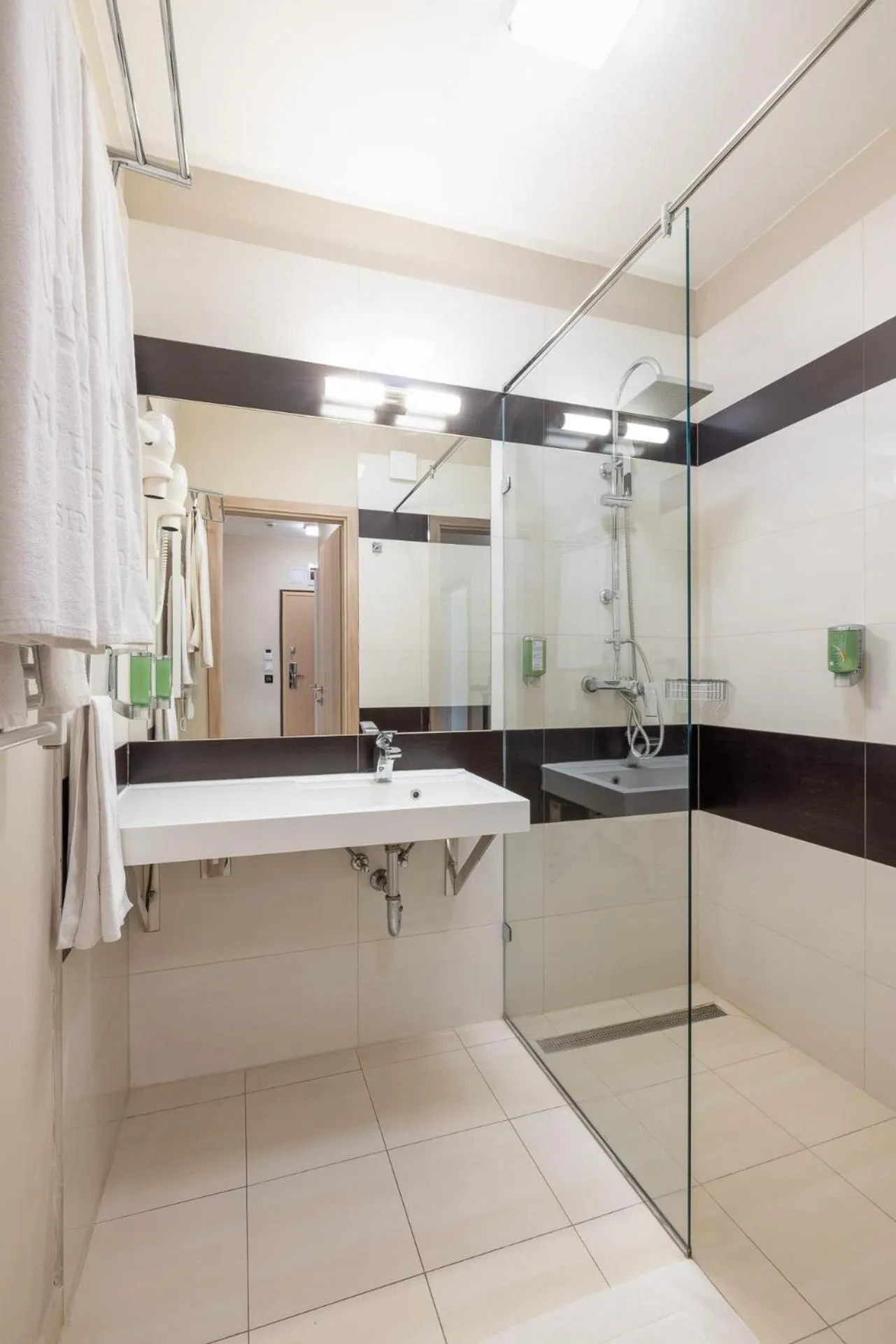 Shower in Silver Crown Hotel & Residence, Palace Quarter