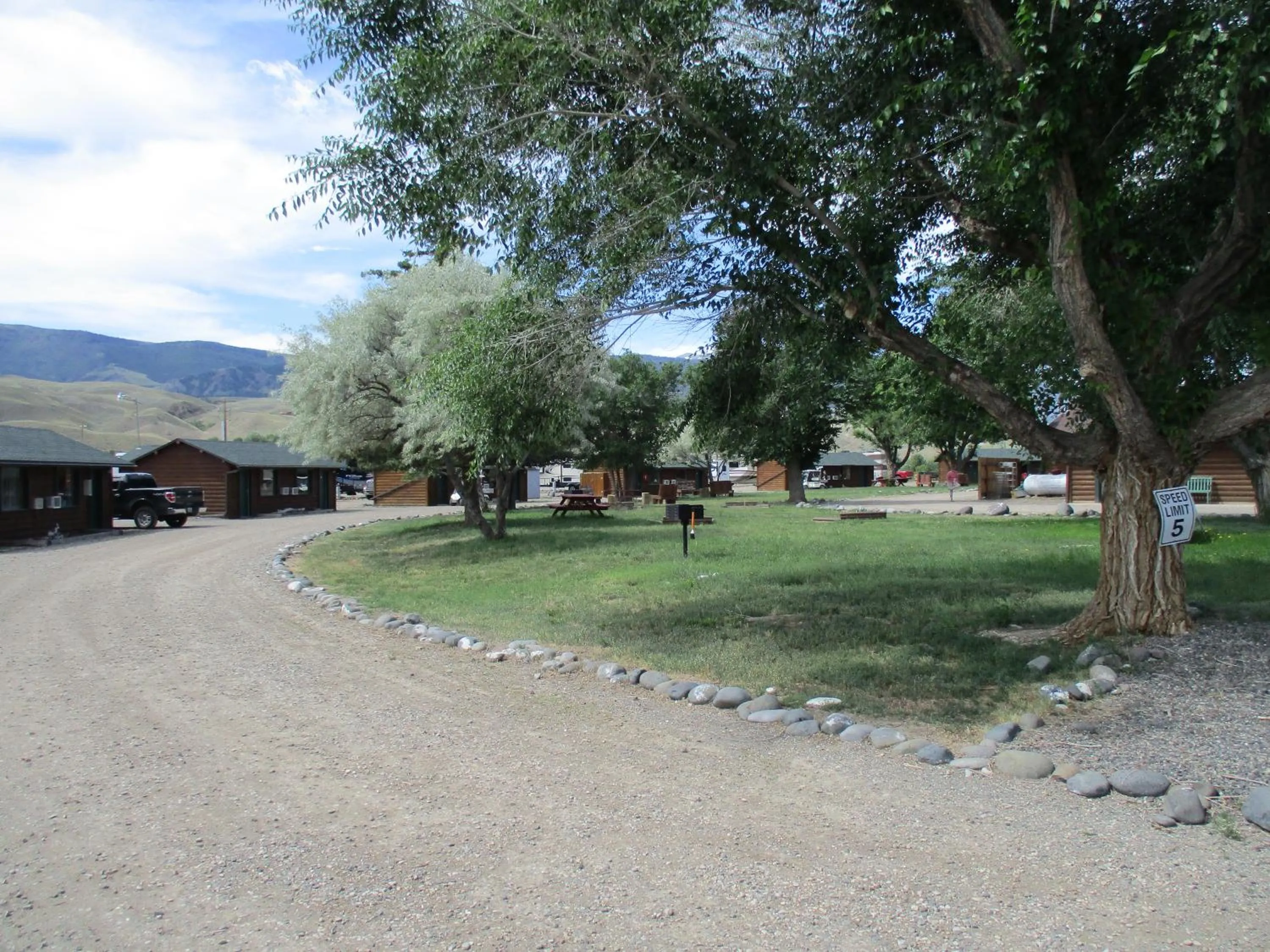Yellowstone Valley Inn