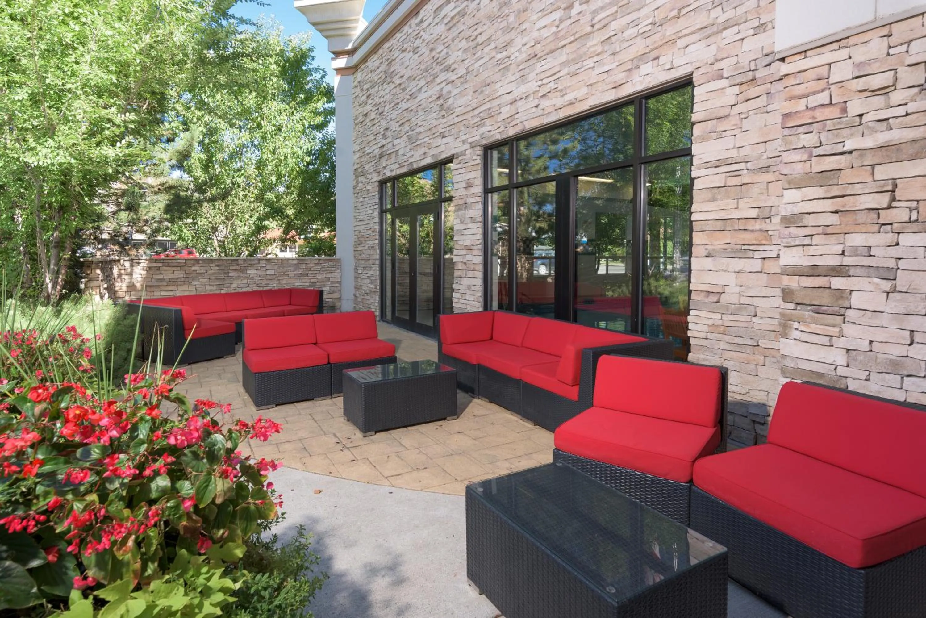 Garden in Wood River Inn & Suite