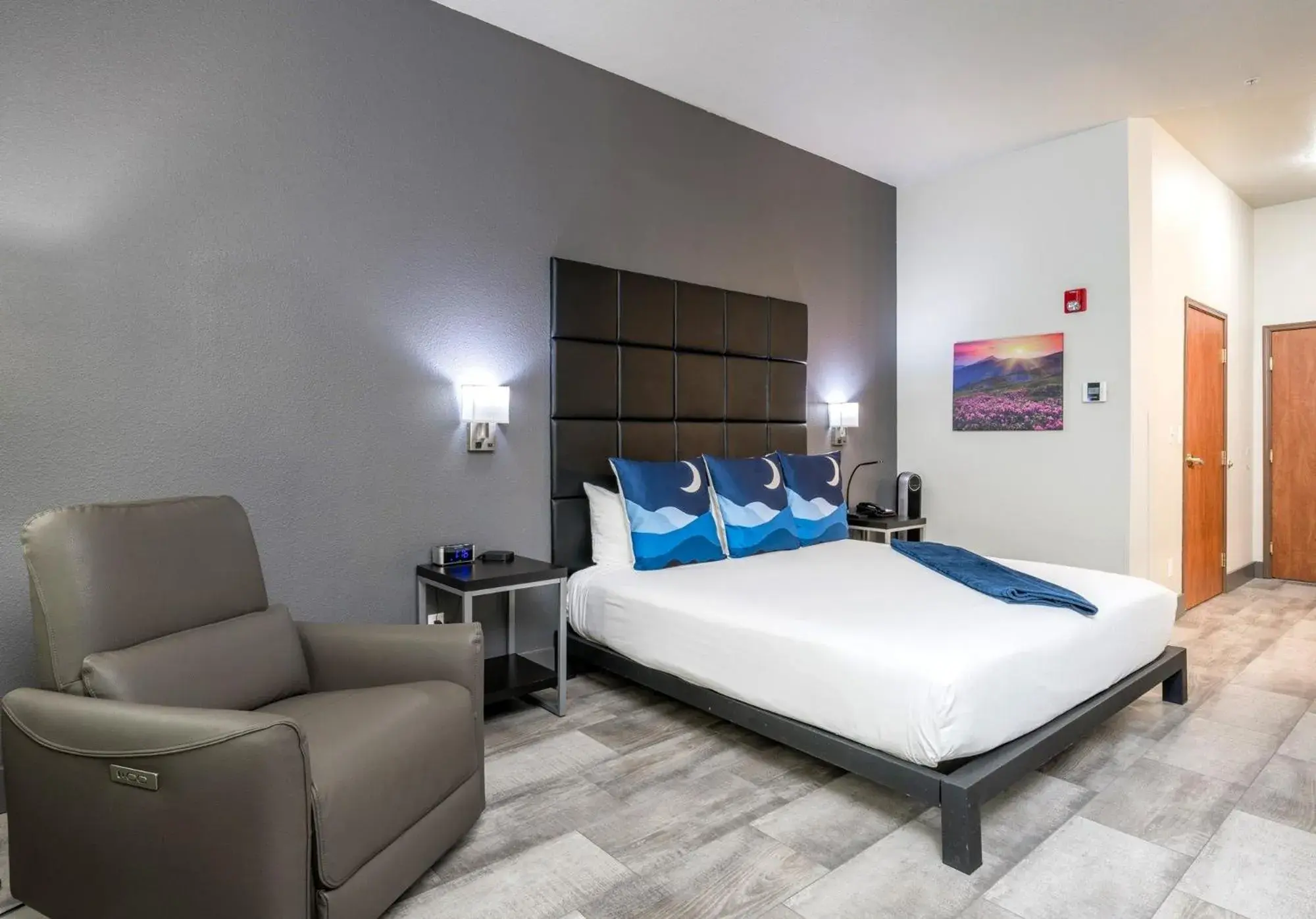 Standard King Room in Wood River Inn & Suite Standard King Room in Wood River Inn & Suite