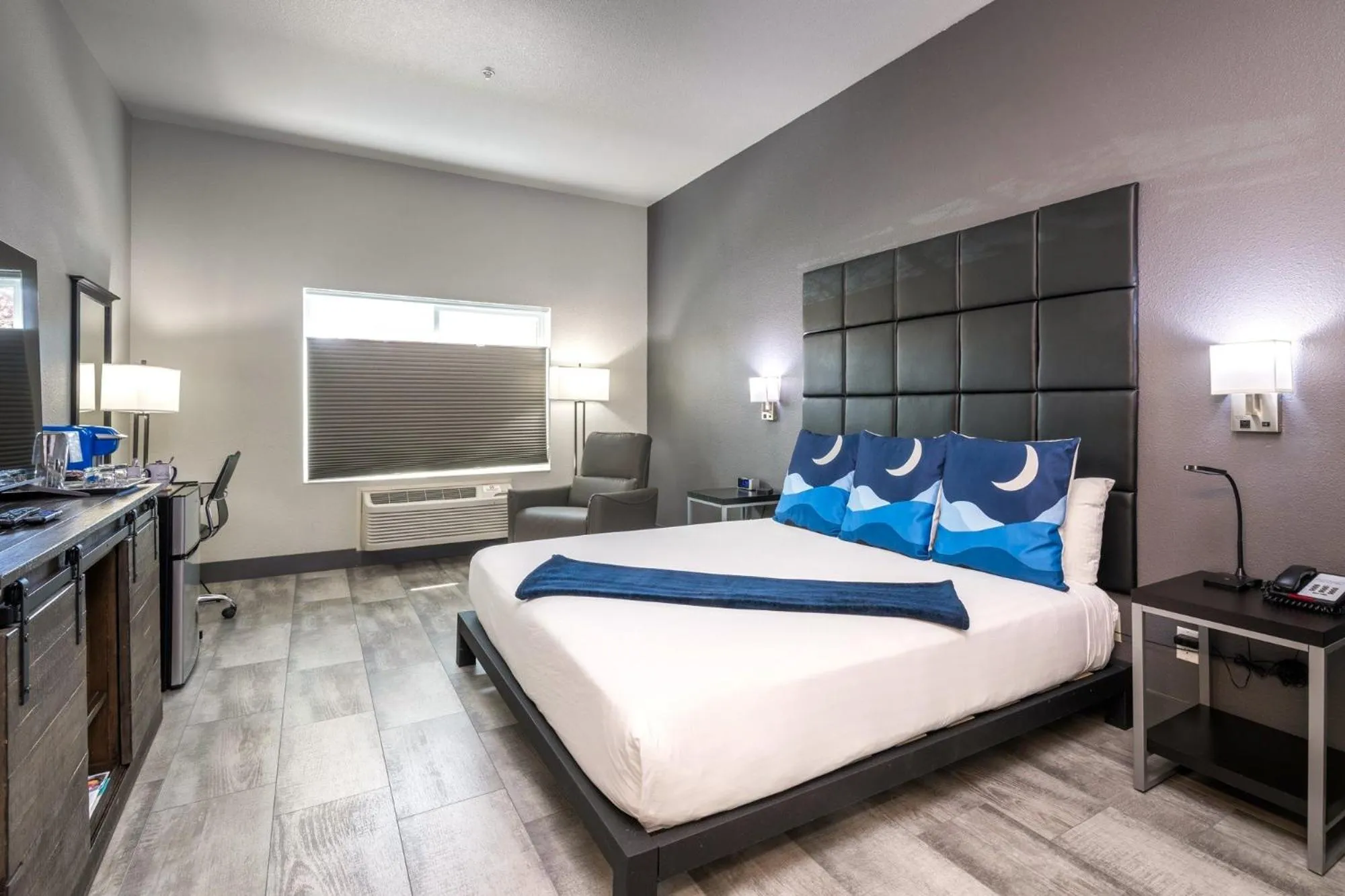 Bed in Wood River Inn & Suite