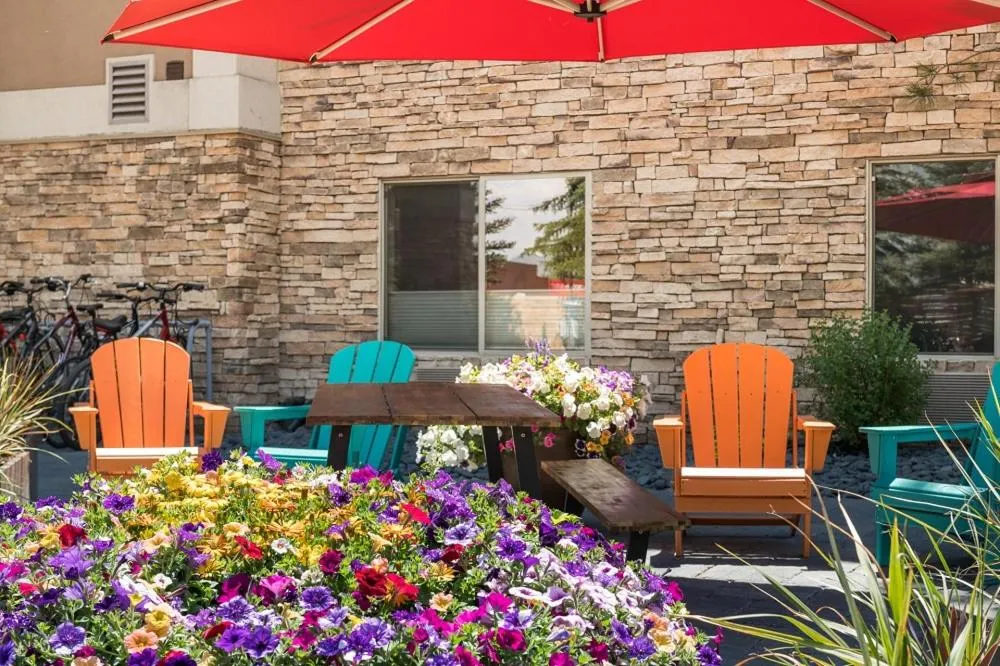 Property building in Wood River Inn & Suite