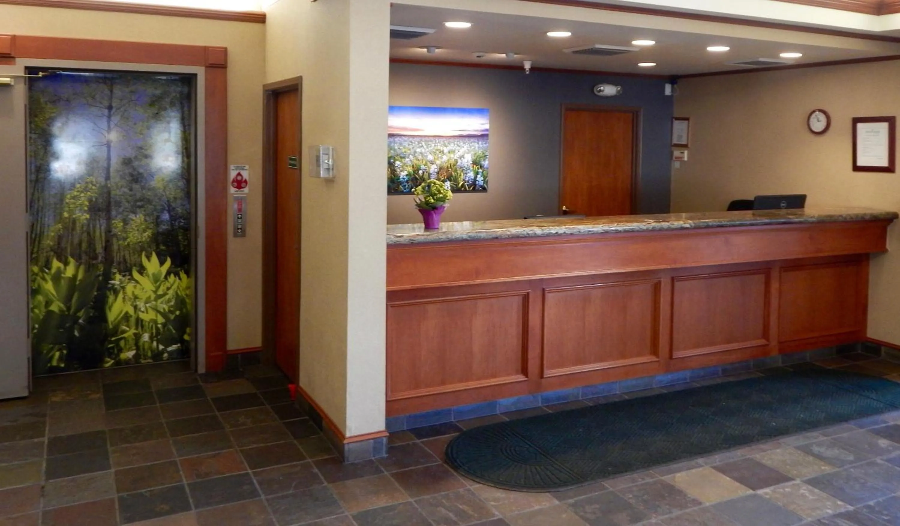 Lobby or reception in Wood River Inn & Suite
