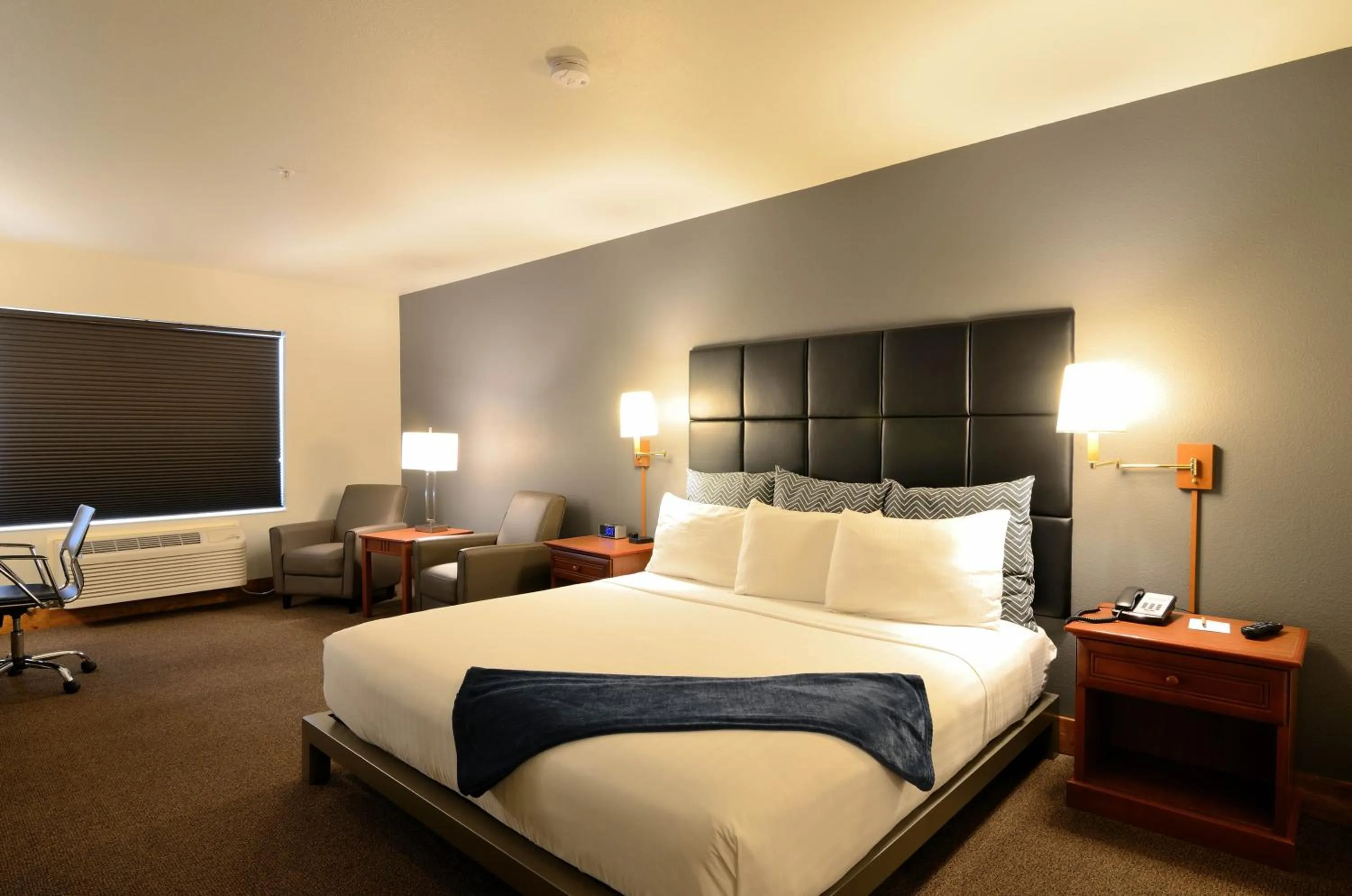 Bedroom, Bed in Wood River Inn & Suite