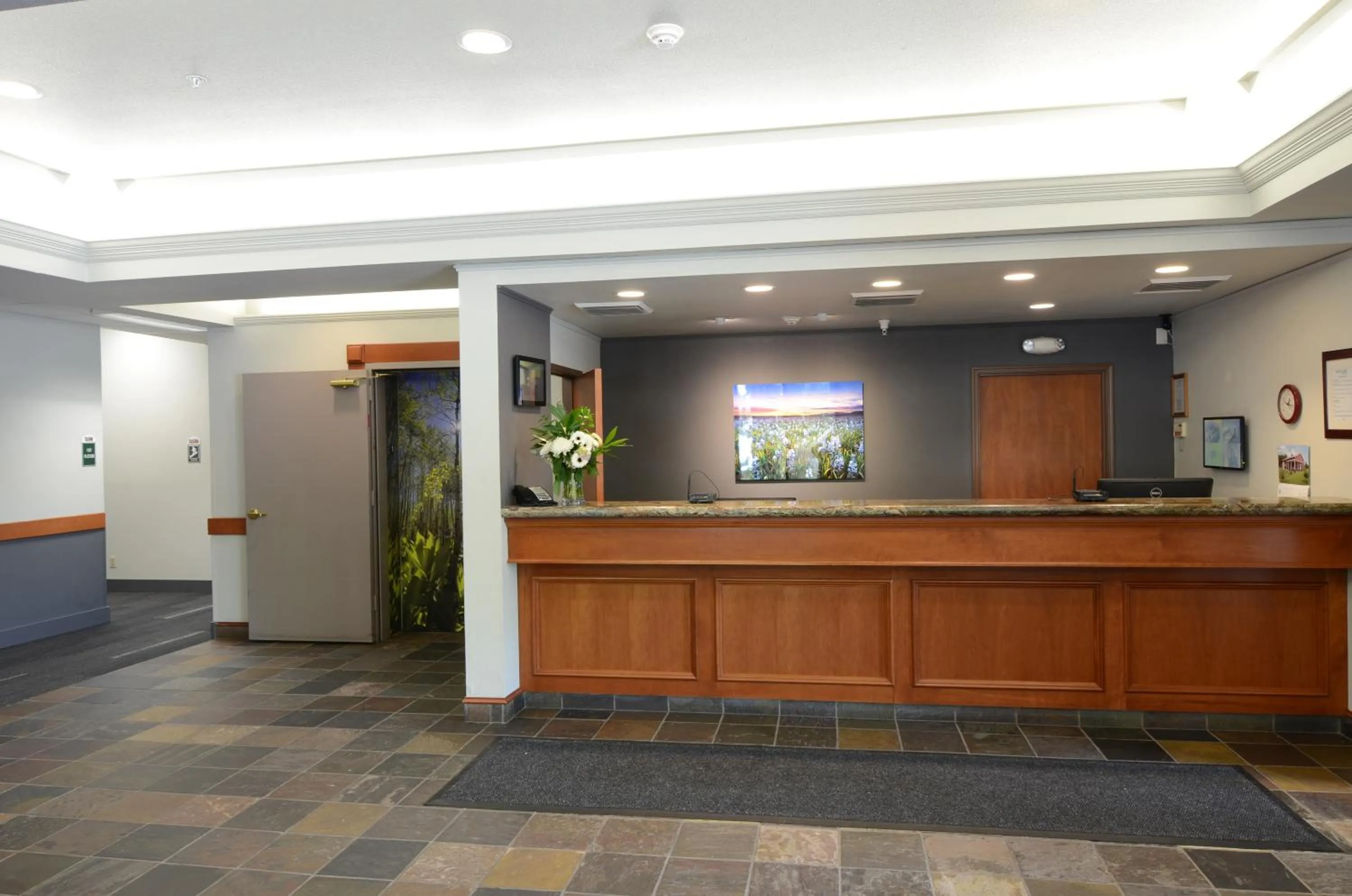 Lobby or reception in Wood River Inn & Suite