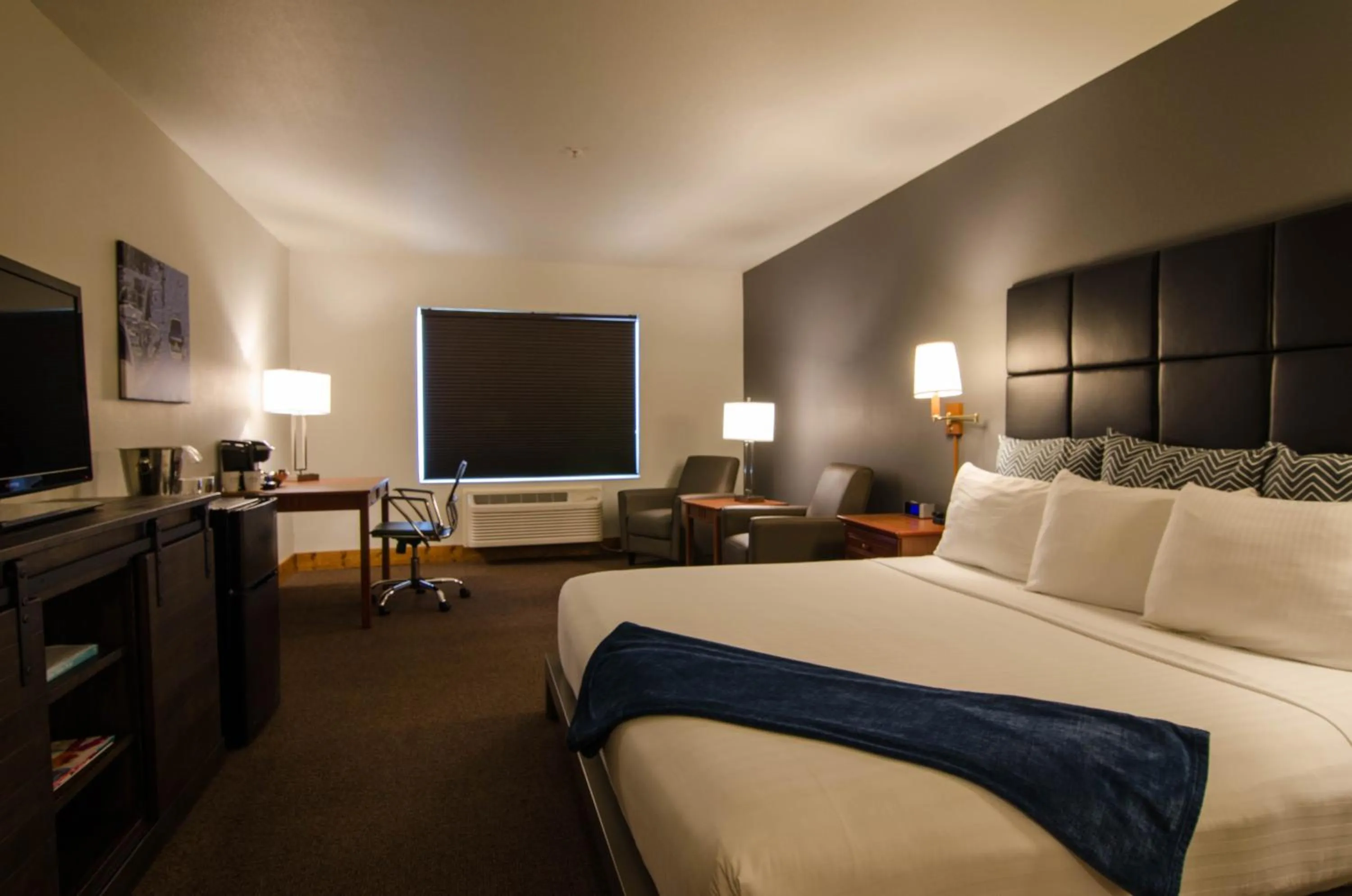 Bed in Wood River Inn & Suite