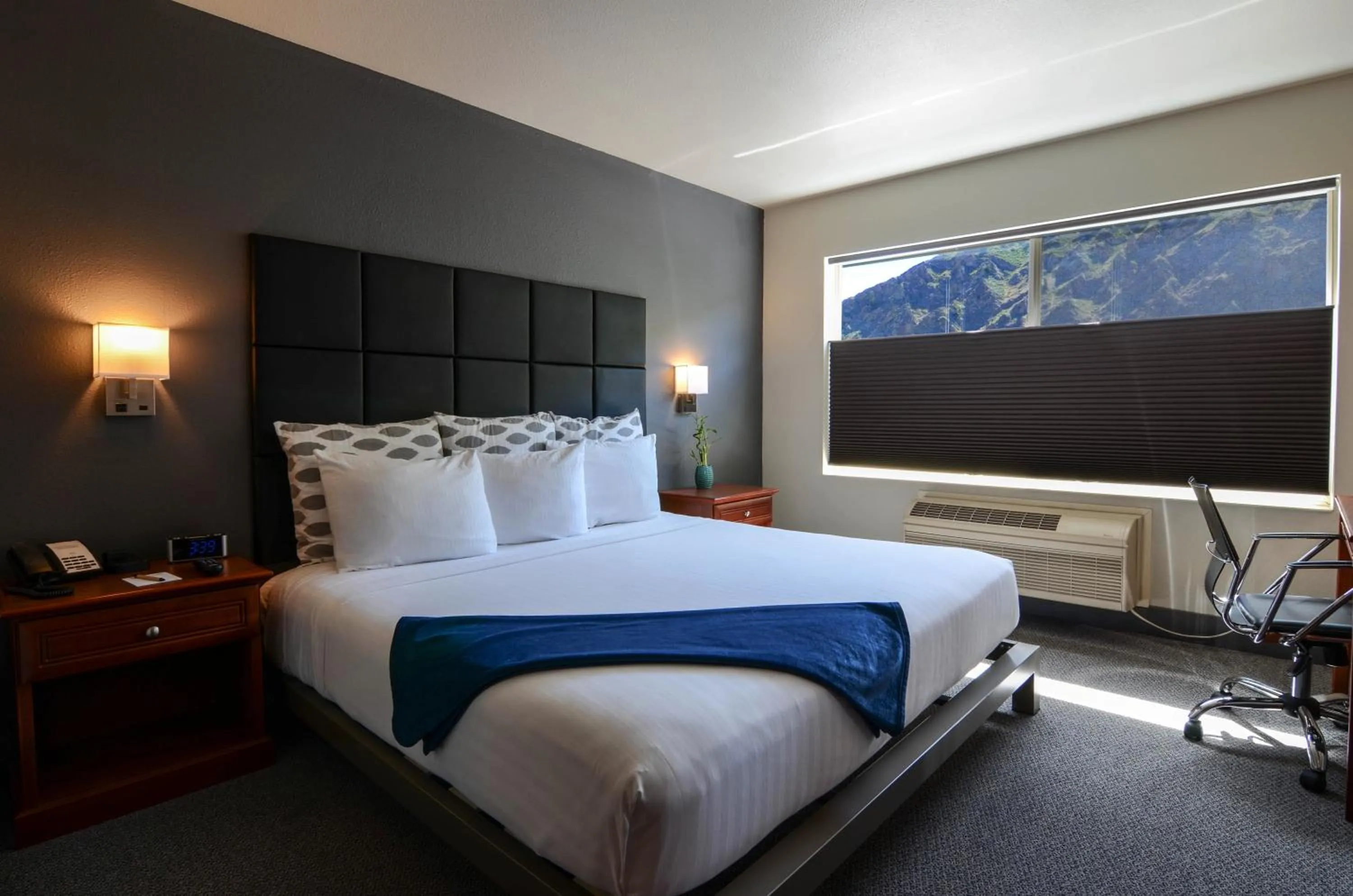 Bedroom, Bed in Wood River Inn & Suite