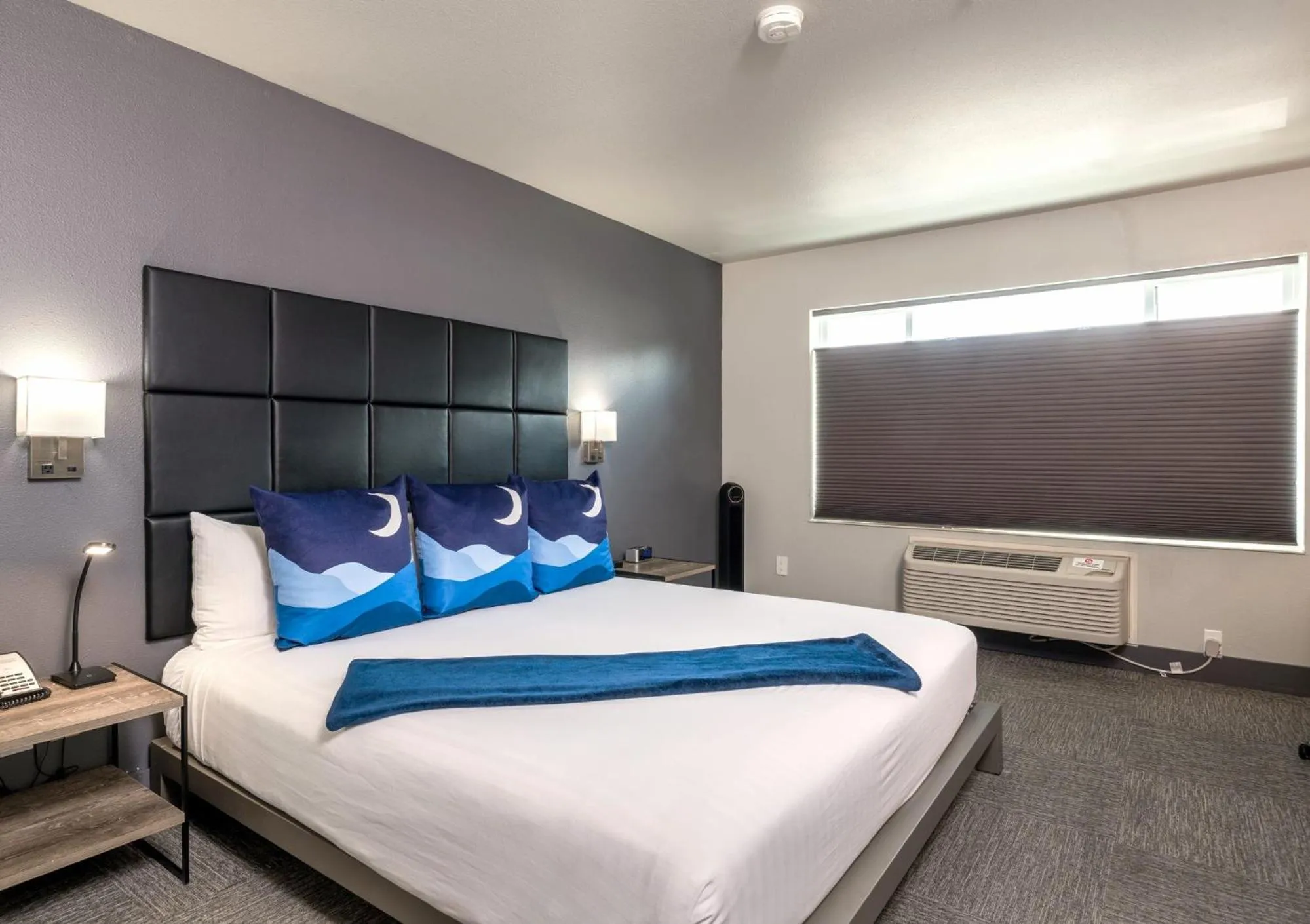 Bed in Wood River Inn & Suite