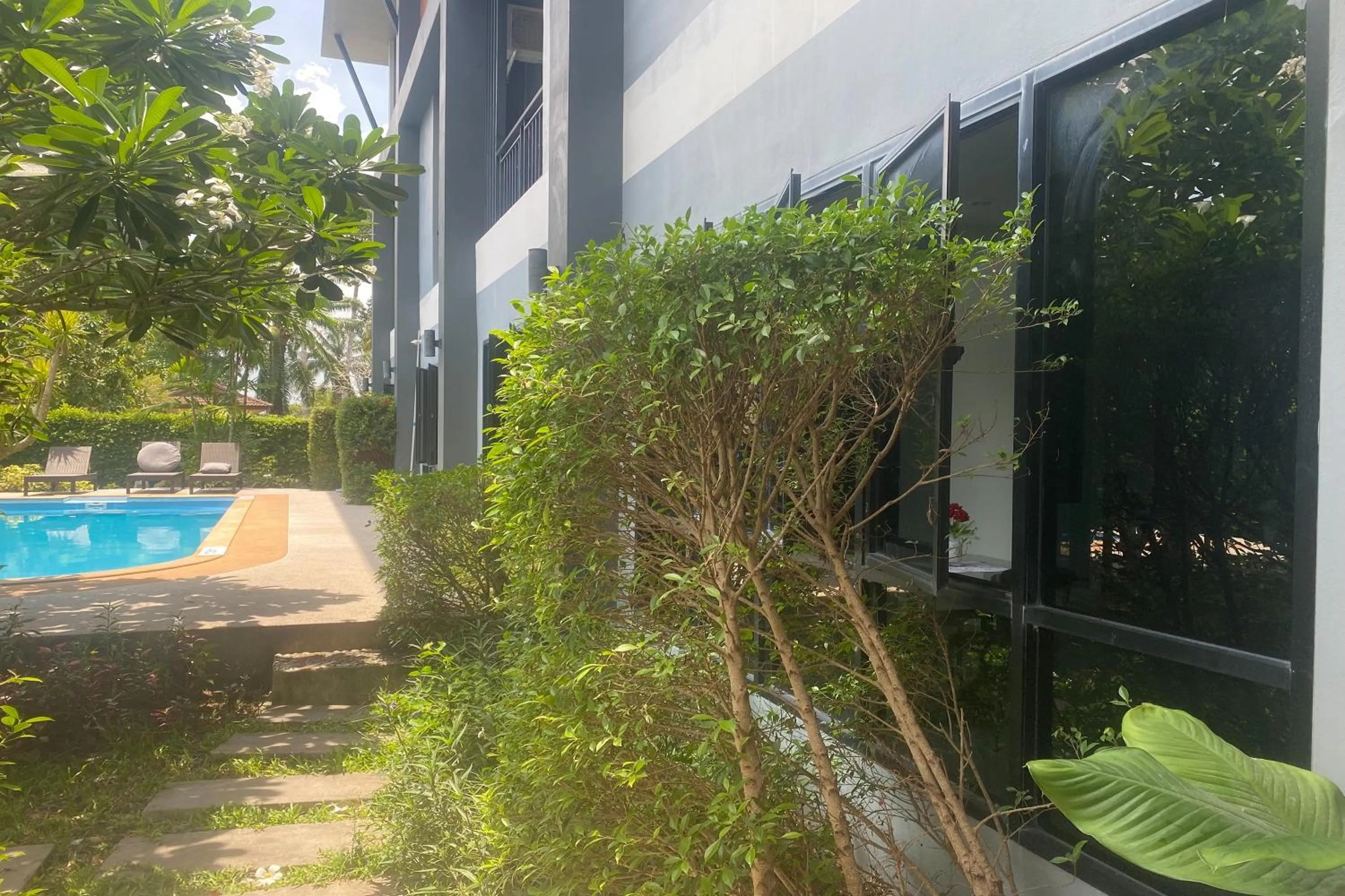 Swimming pool in Friendly Hotel Krabi