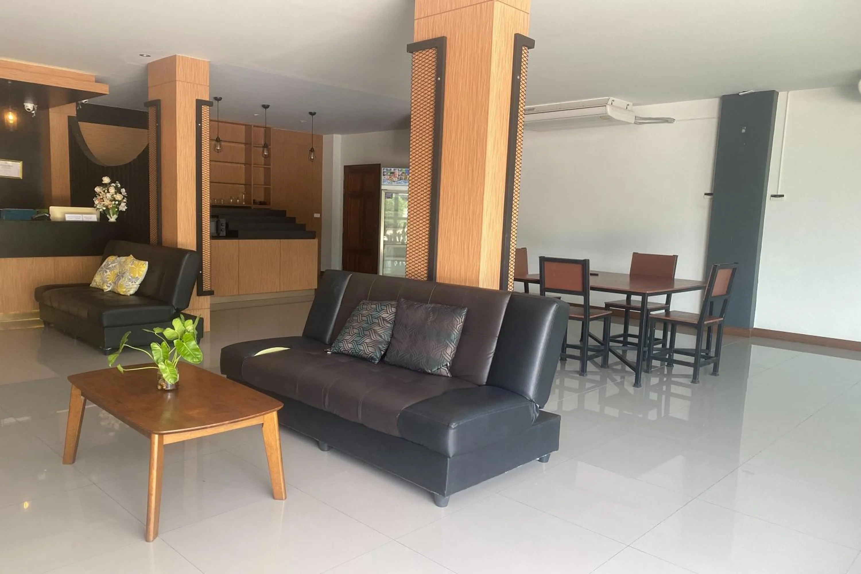 Restaurant/places to eat in Friendly Hotel Krabi