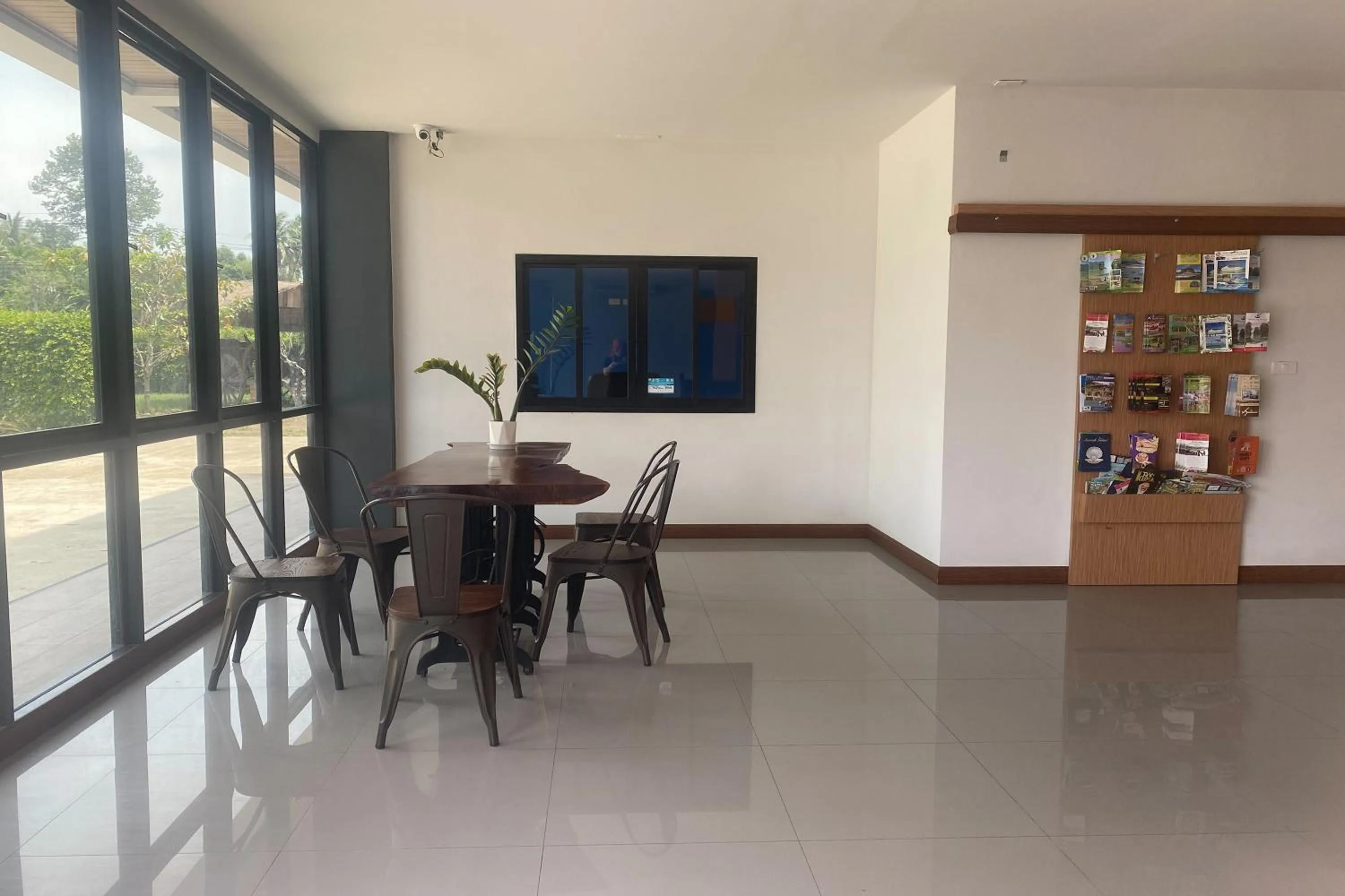 Dining area in Friendly Hotel Krabi