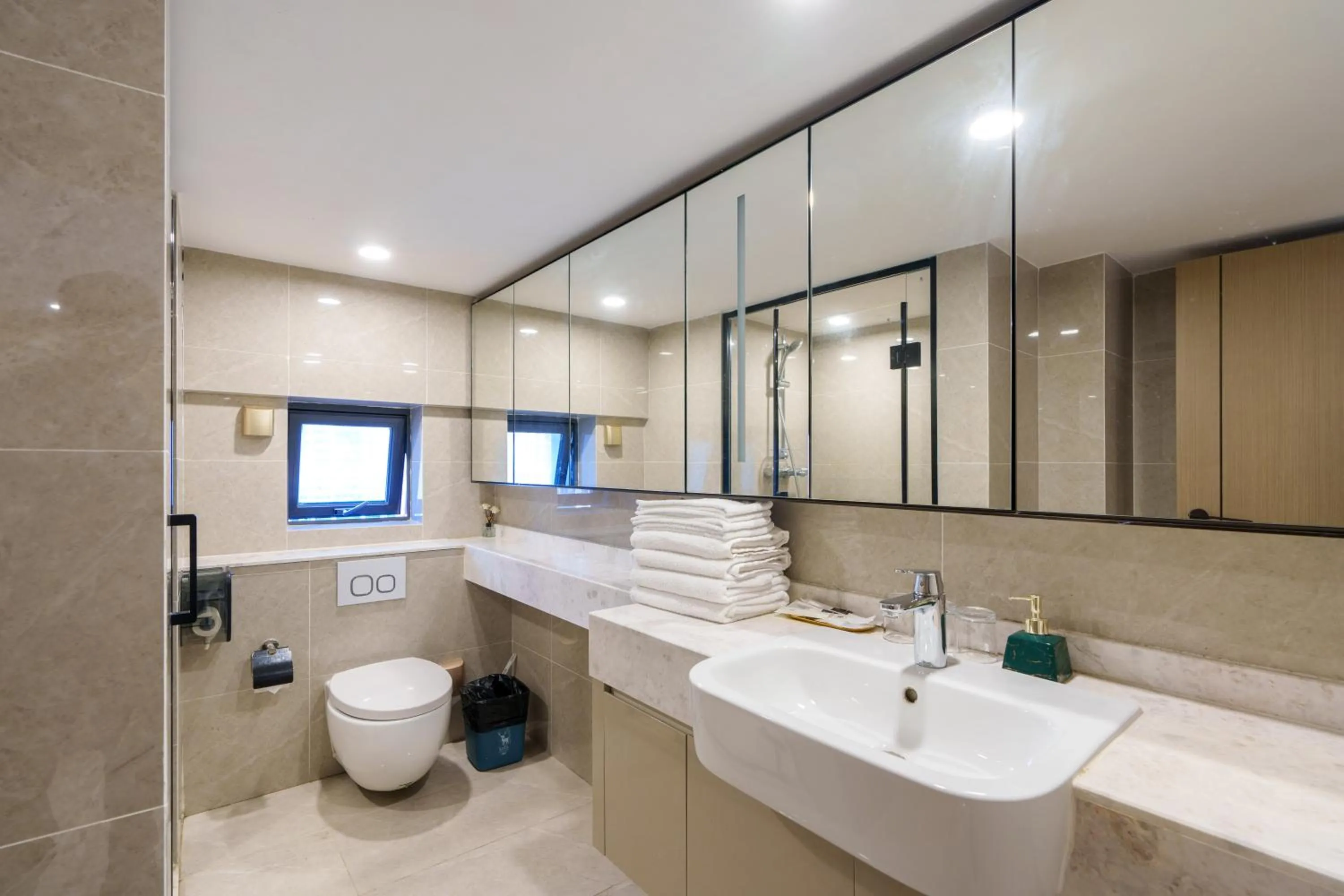 Toilet in Sunny International Apartment From Beijing Road