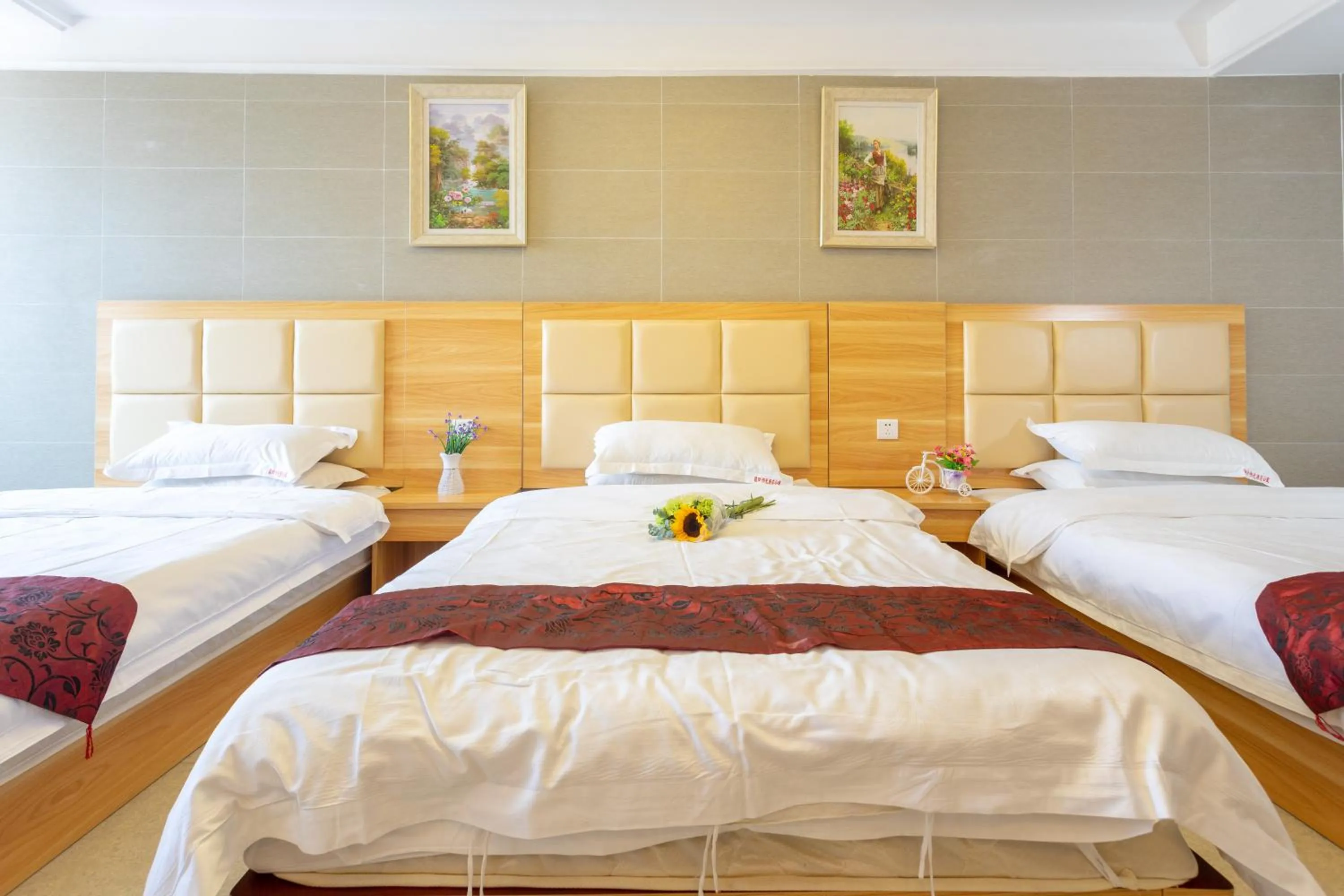 Bed in Sunny International Apartment From Beijing Road